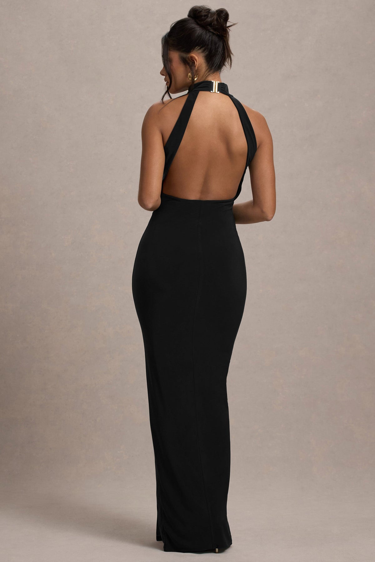 Khari | Schwarzes Maxikleid mit hohem Kragen, Twist-Detail und hohem Beinschlitz