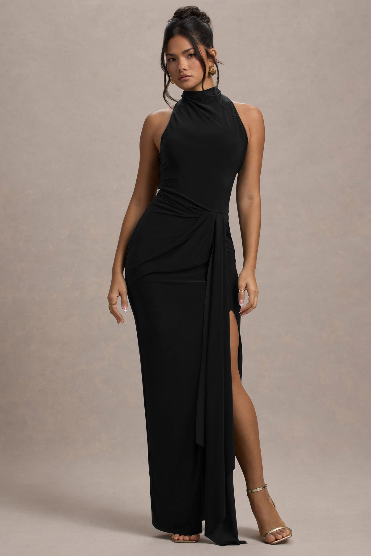 Khari | Schwarzes Maxikleid mit hohem Kragen, Twist-Detail und hohem Beinschlitz