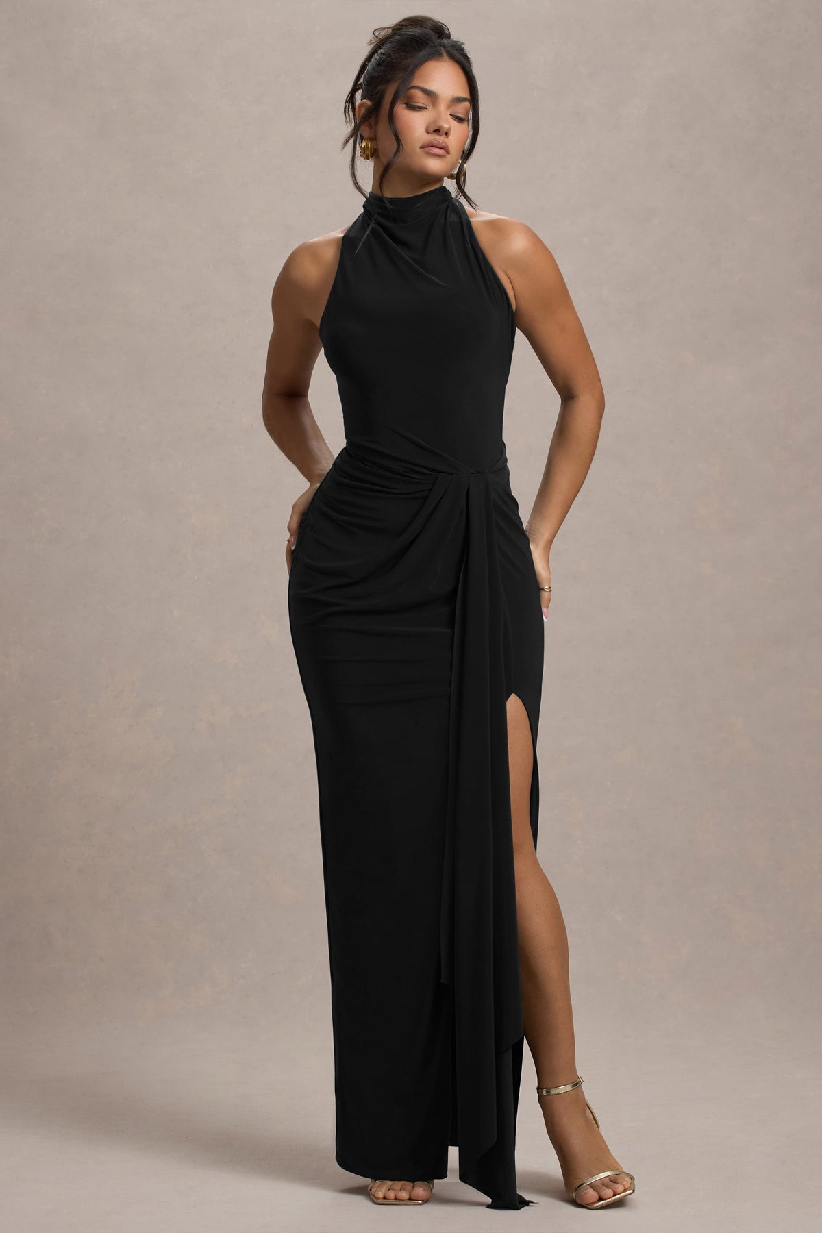 Khari | Schwarzes Maxikleid mit hohem Kragen, Twist-Detail und hohem Beinschlitz