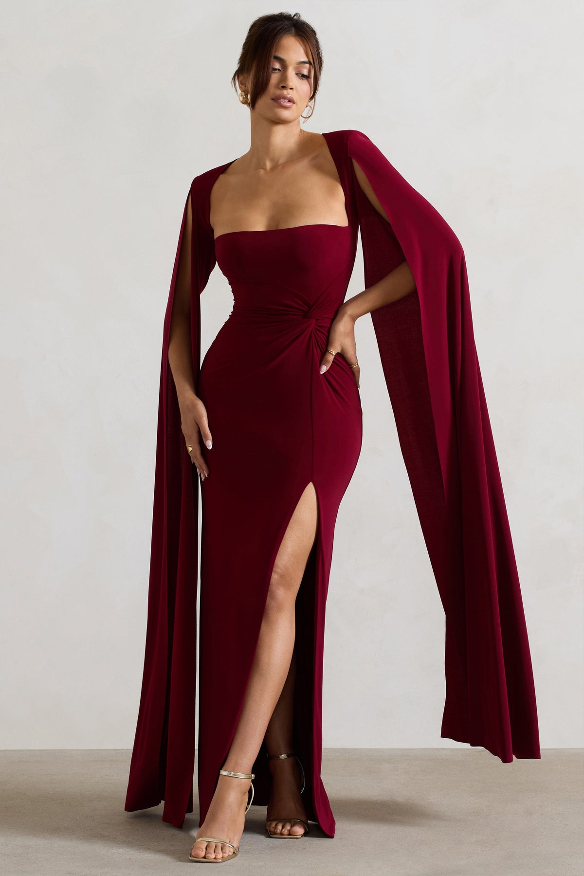 Linden | Schwarzes Bodycon-Midikleid mit Cape-Ärmeln