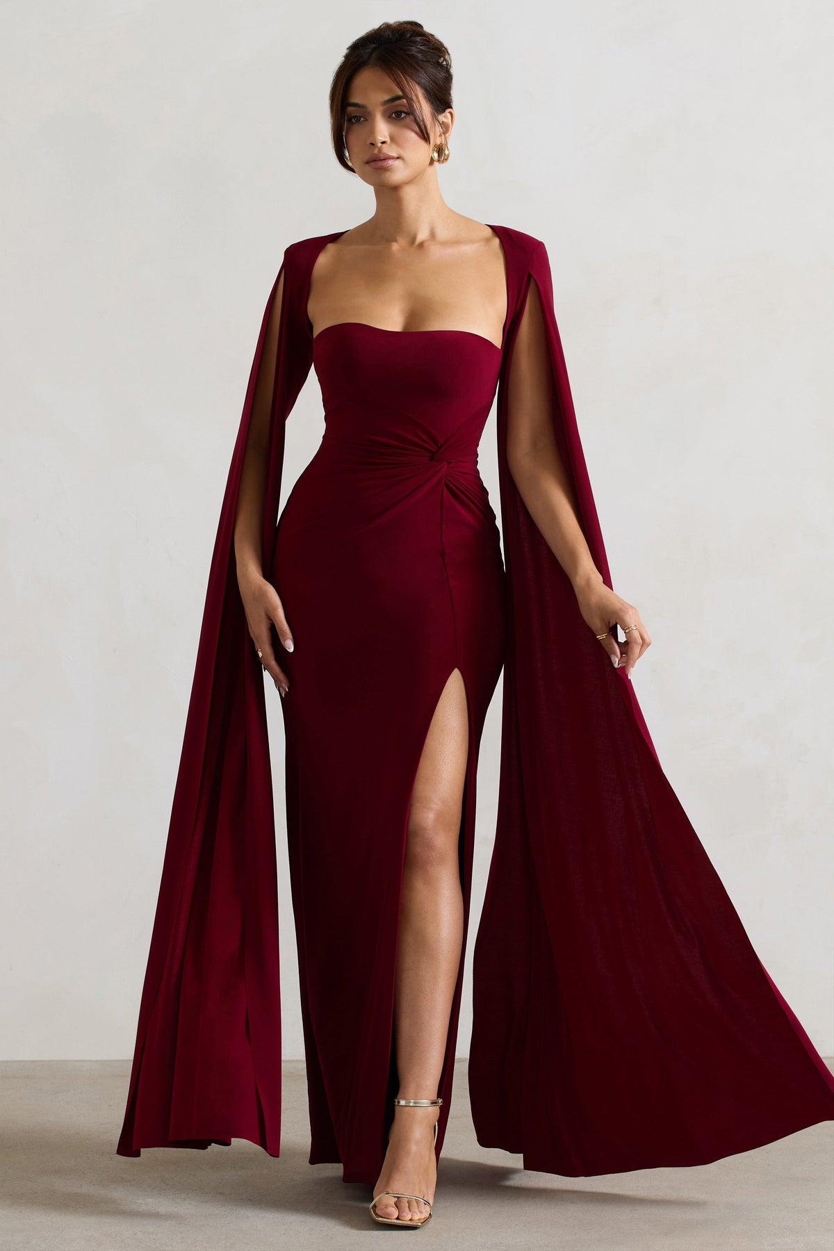 Linden | Schwarzes Bodycon-Midikleid mit Cape-Ärmeln