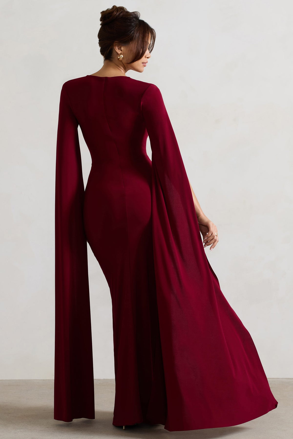 Linden | Schwarzes Bodycon-Midikleid mit Cape-Ärmeln