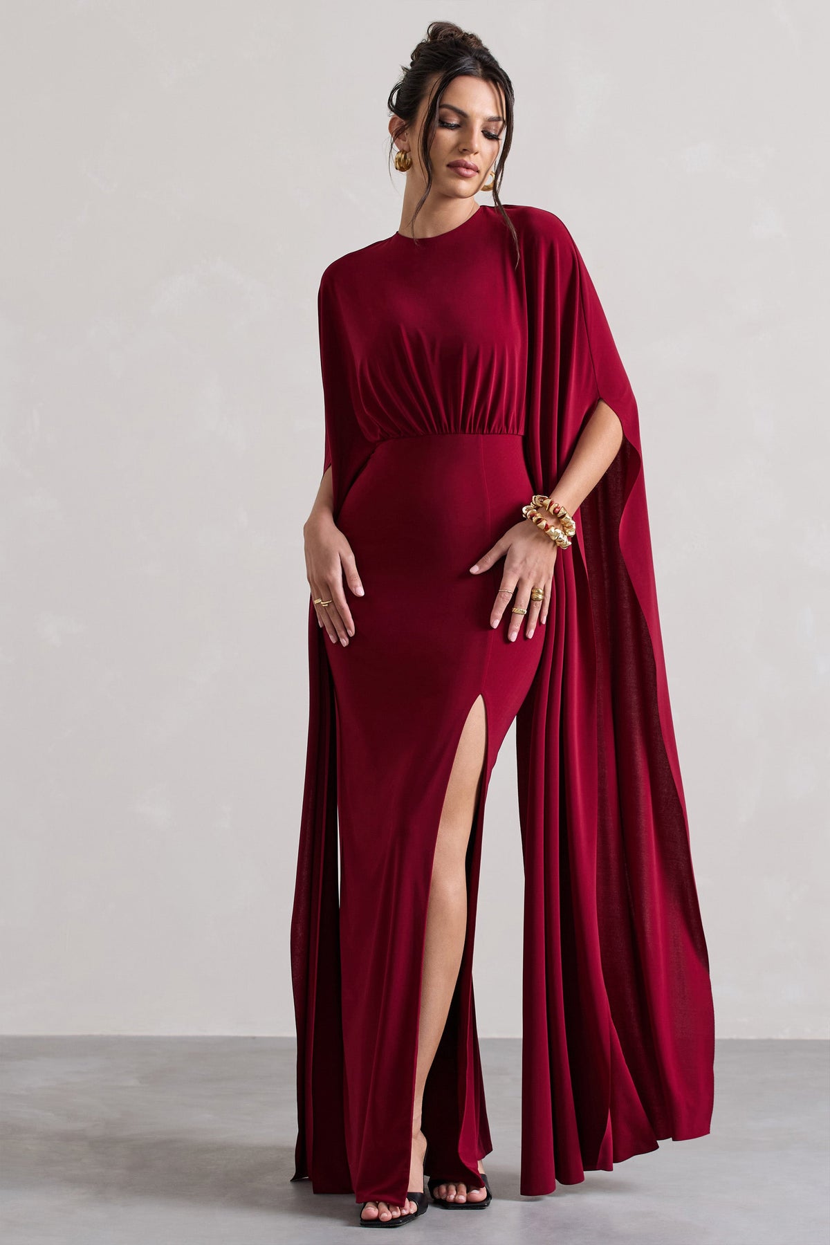 Ilaria | Berry-Maxikleid mit Cape-Ärmeln und Schlitz