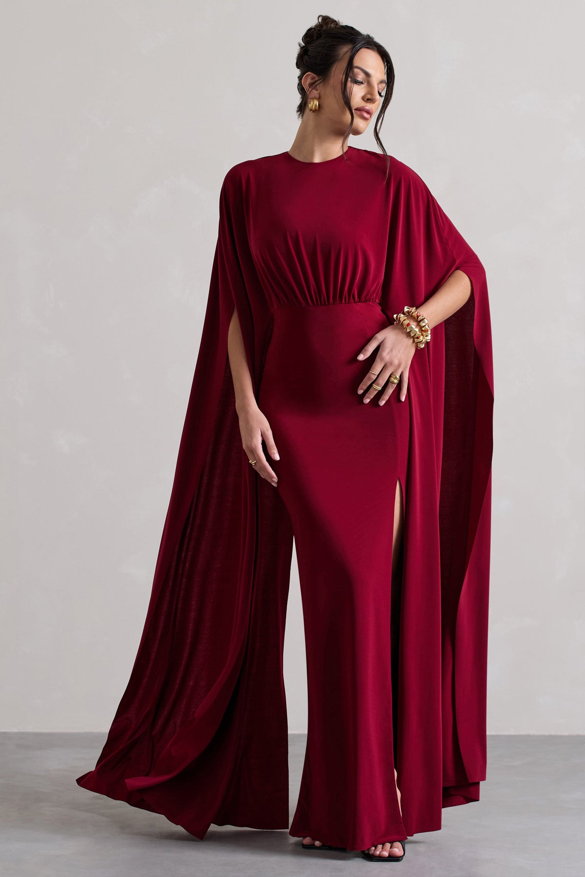 Ilaria | Berry-Maxikleid mit Cape-Ärmeln und Schlitz