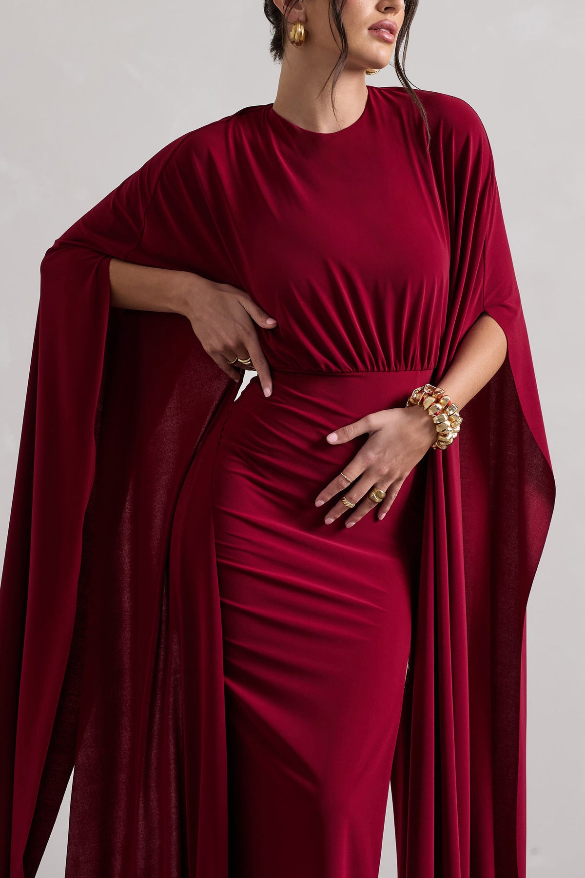 Ilaria | Berry-Maxikleid mit Cape-Ärmeln und Schlitz