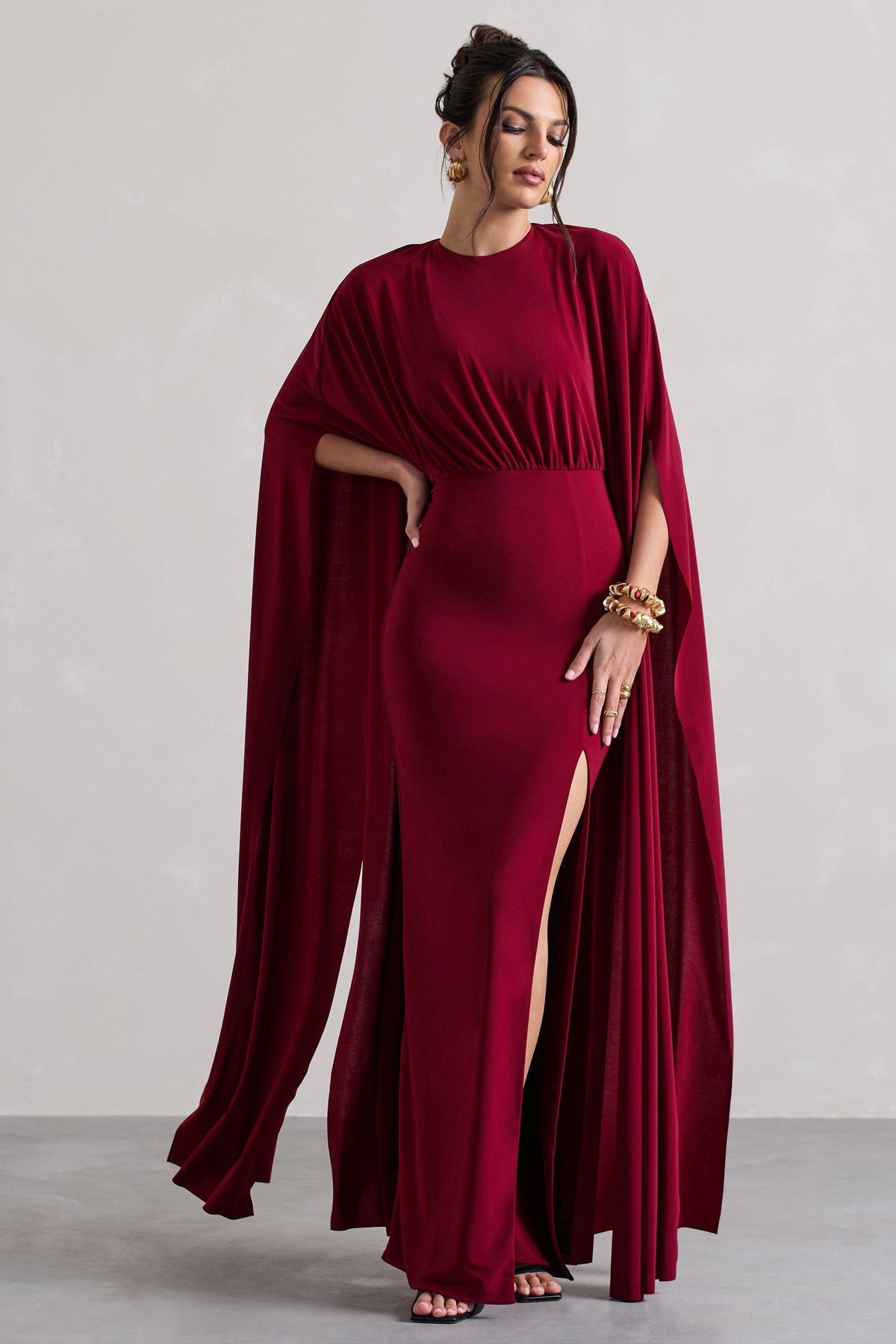 Ilaria | Berry-Maxikleid mit Cape-Ärmeln und Schlitz