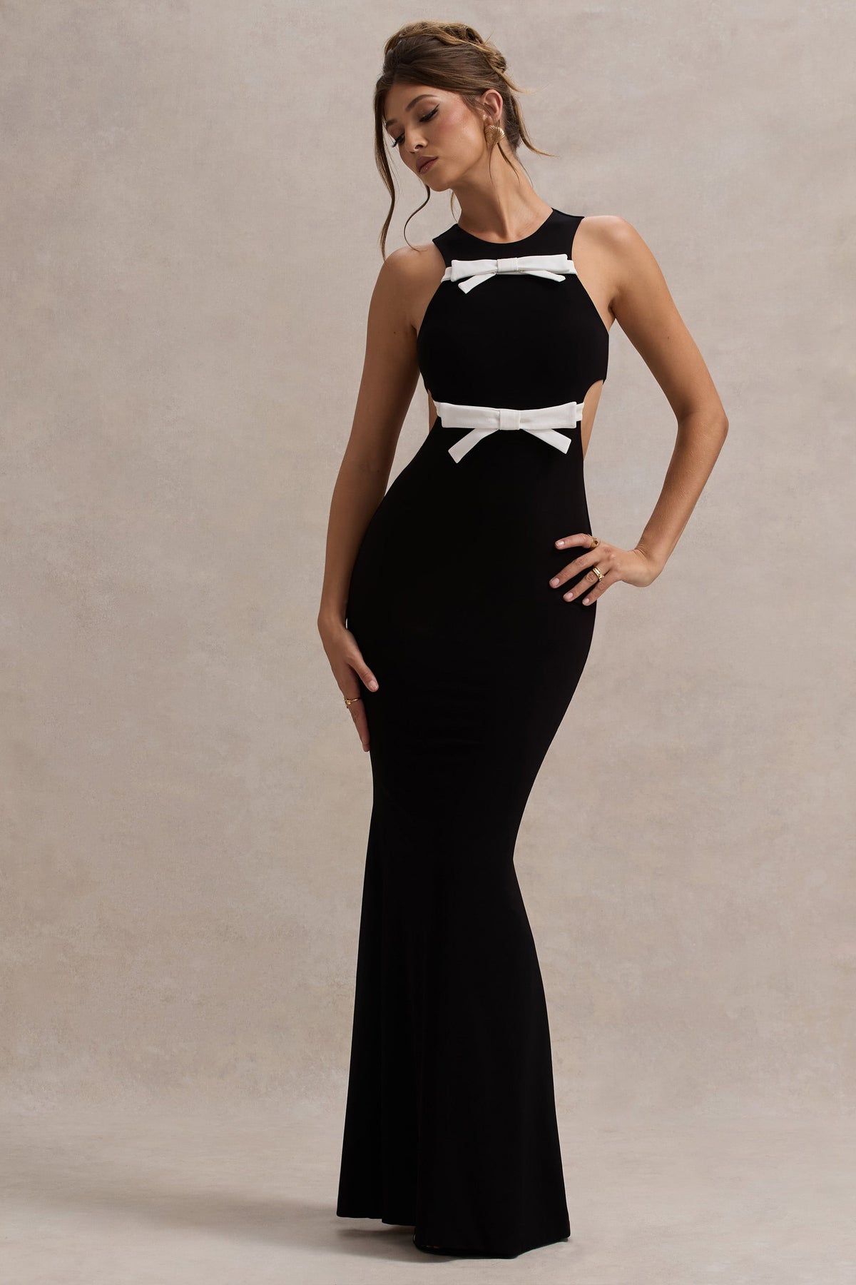 Aurelie | Schwarzes Maxikleid mit Cut-Outs und Schleifen