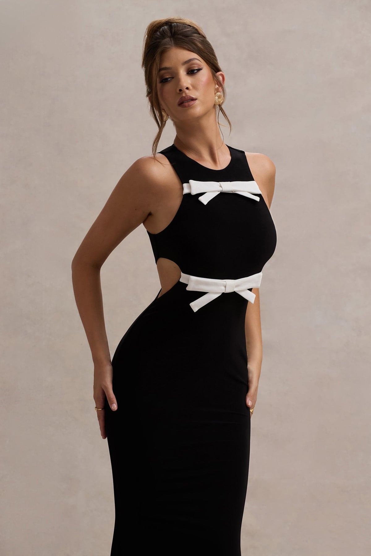 Aurelie | Schwarzes Maxikleid mit Cut-Outs und Schleifen