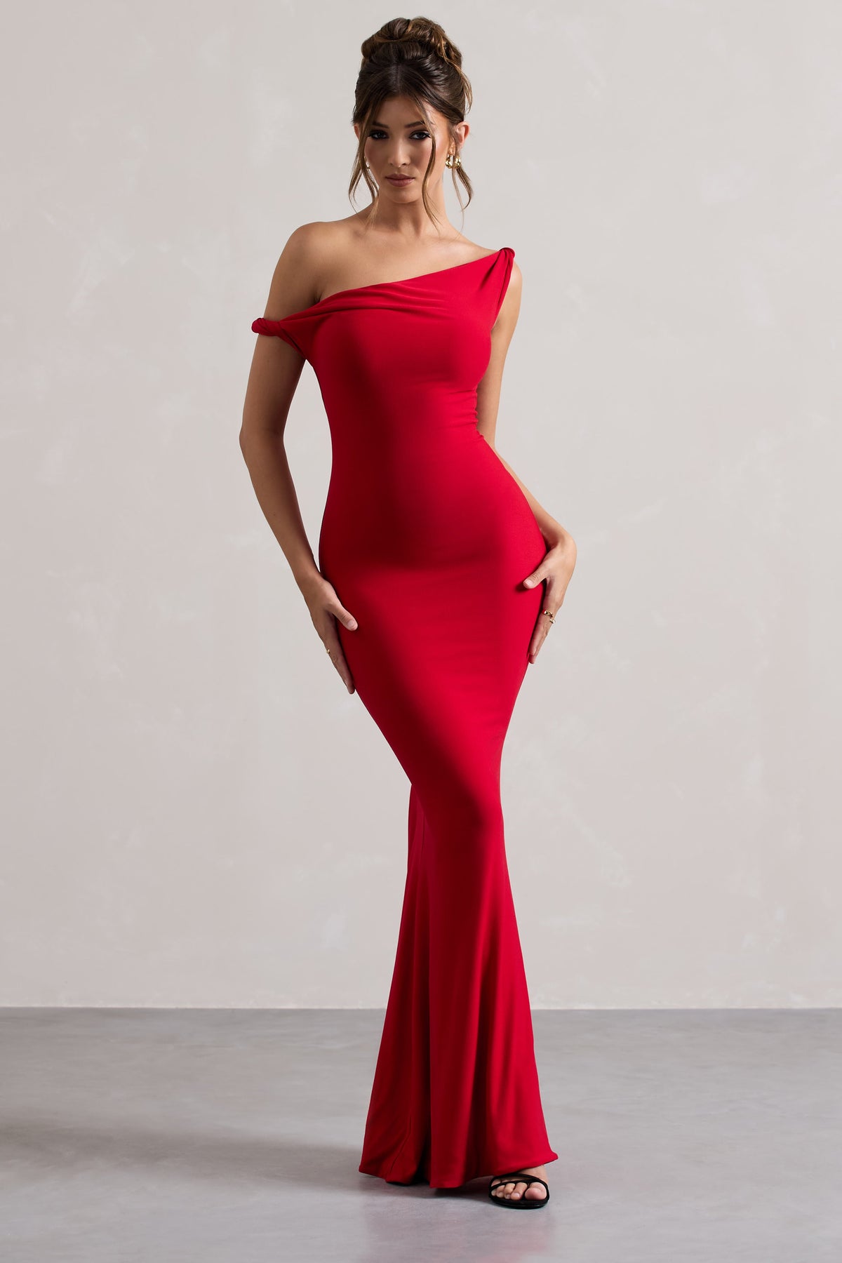 Lita | Rotes asymmetrisches Maxikleid mit Twist-Detail