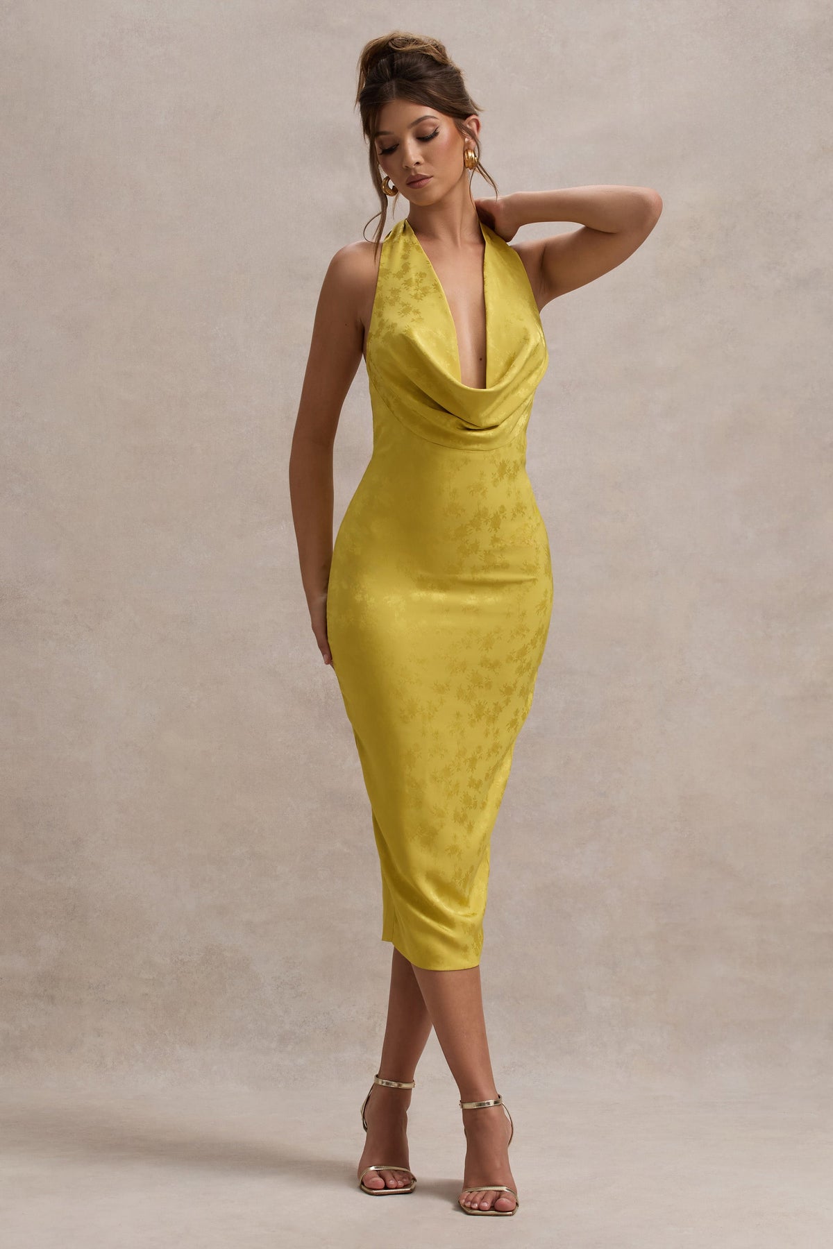 Maciza | Satin Jacquard Midikleid mit Wasserfallausschnitt in Senfgelb