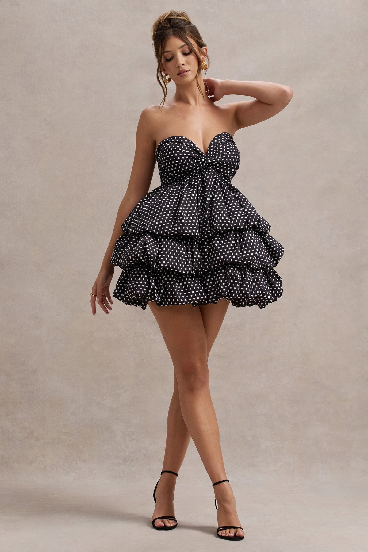 Pepper | Schwarzes trägerloses Minikleid mit Punkten und Rüschen