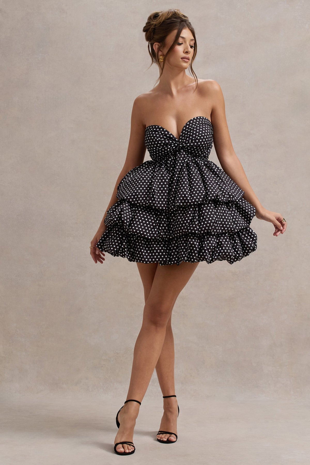 Pepper | Schwarzes trägerloses Minikleid mit Punkten und Rüschen