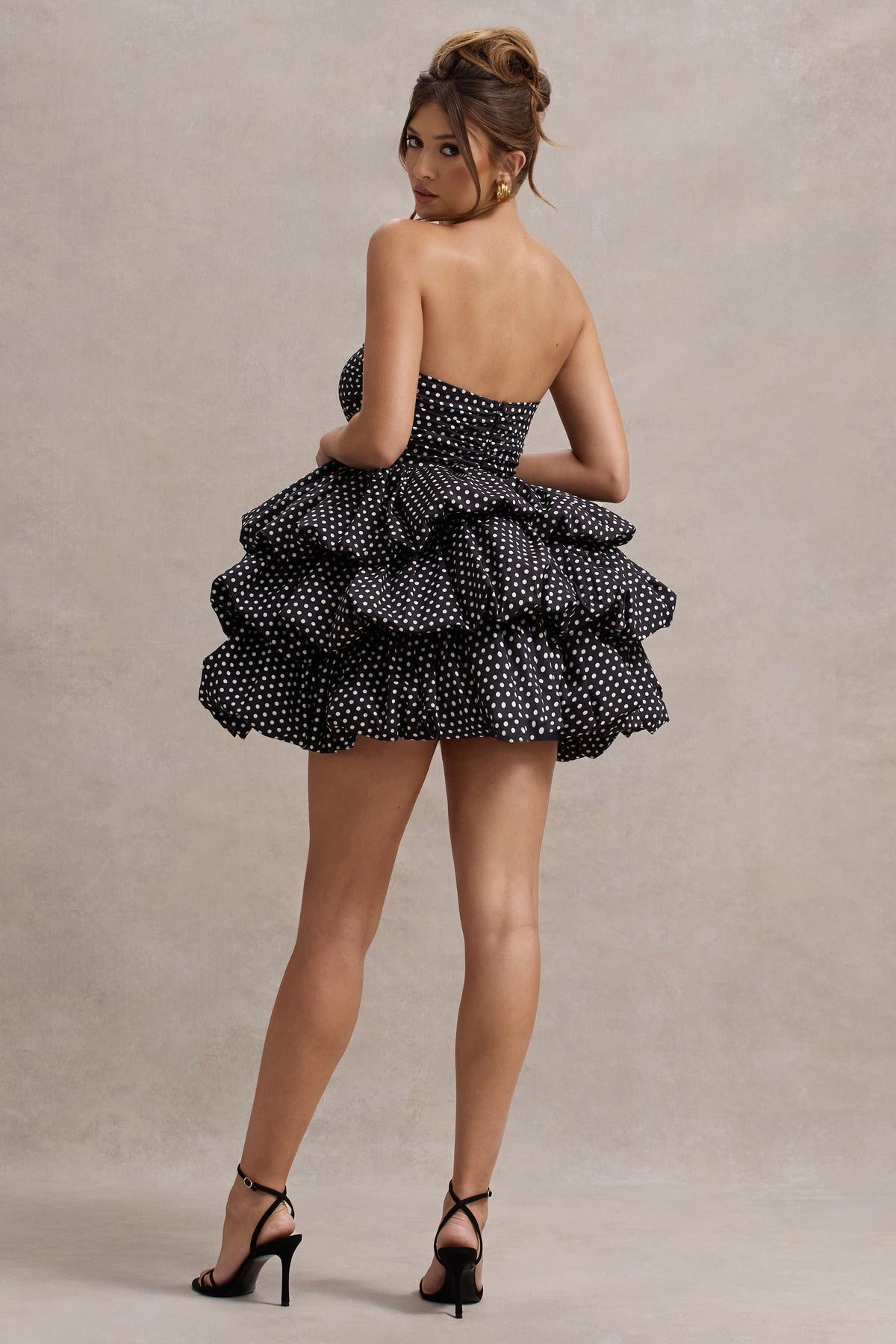 Pepper | Schwarzes trägerloses Minikleid mit Punkten und Rüschen