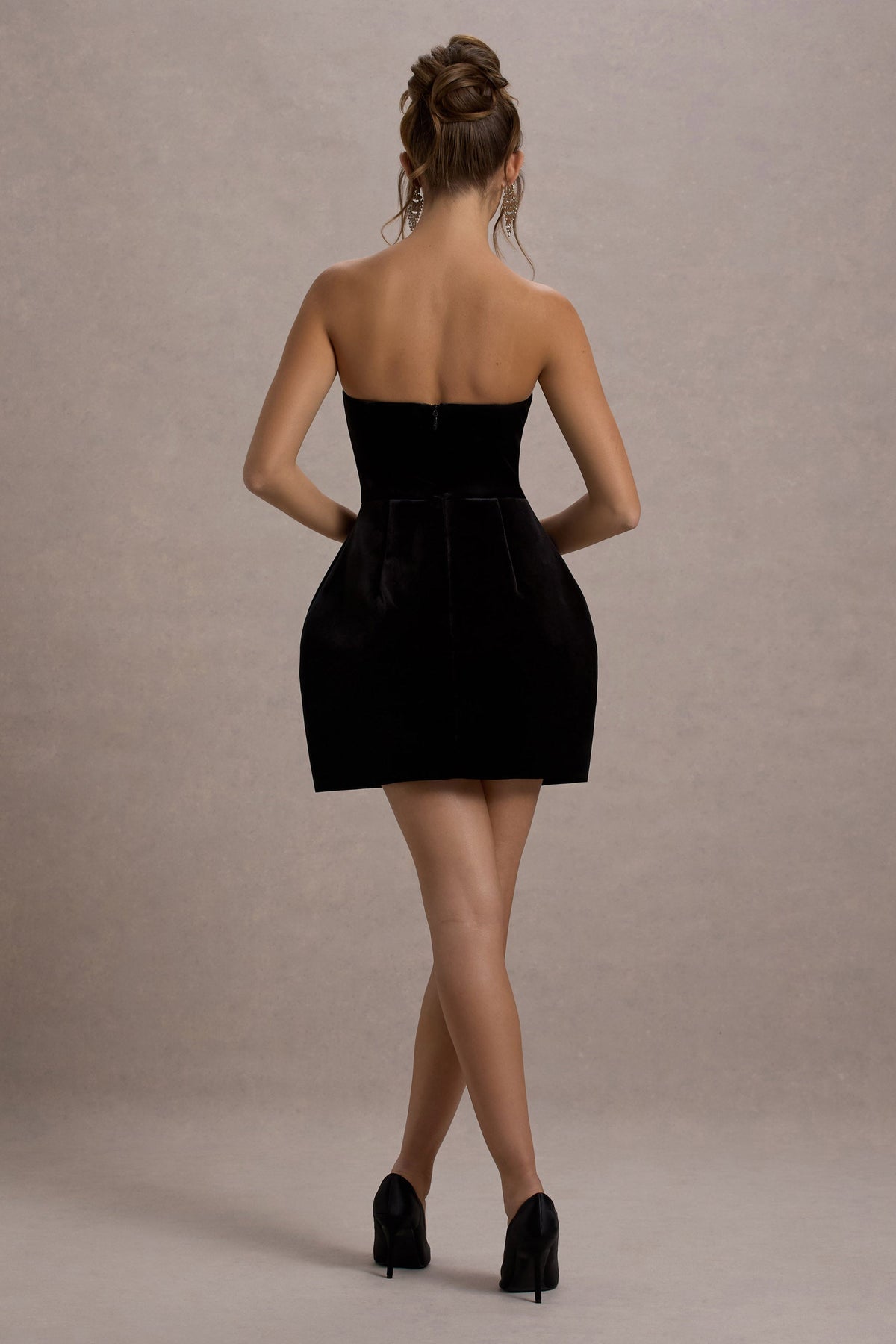 Naia | Schwarzes Samt-Bandeau-Minikleid mit Verzierungen