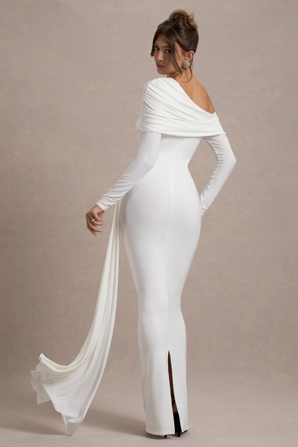 Valina | Weißes asymmetrisches Maxikleid mit Raffung und Drapierung