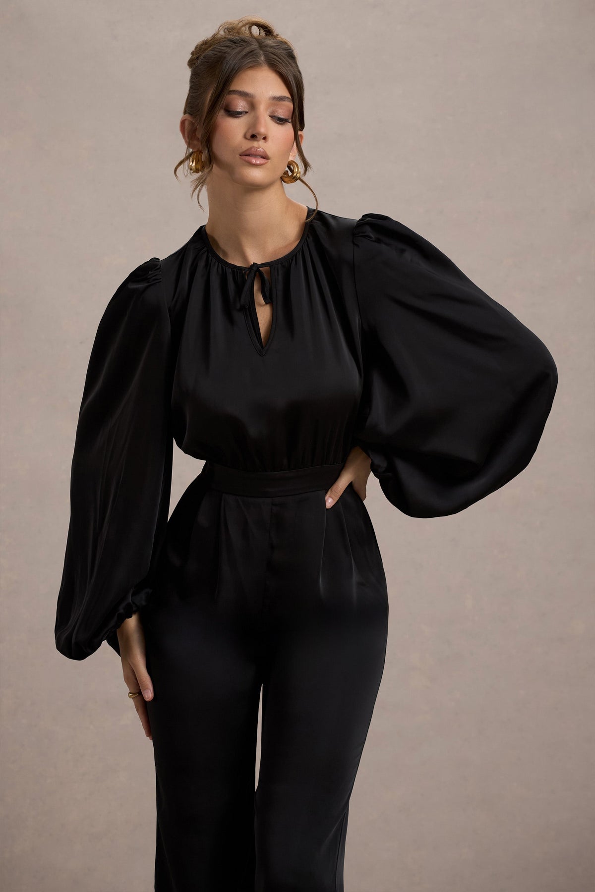 Suzanna | Schwarzer Satin-Jumpsuit mit Puffärmeln und weitem Bein