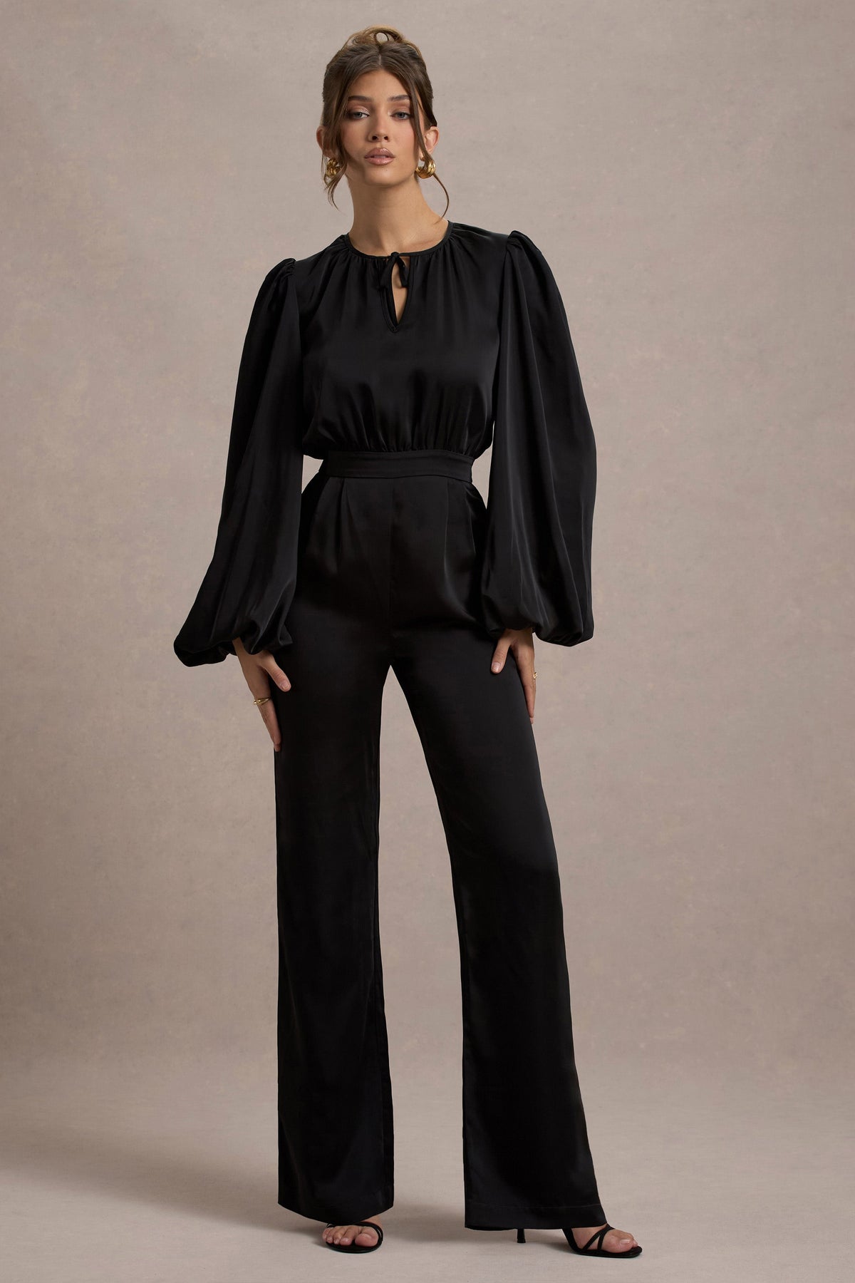 Suzanna | Schwarzer Satin-Jumpsuit mit Puffärmeln und weitem Bein
