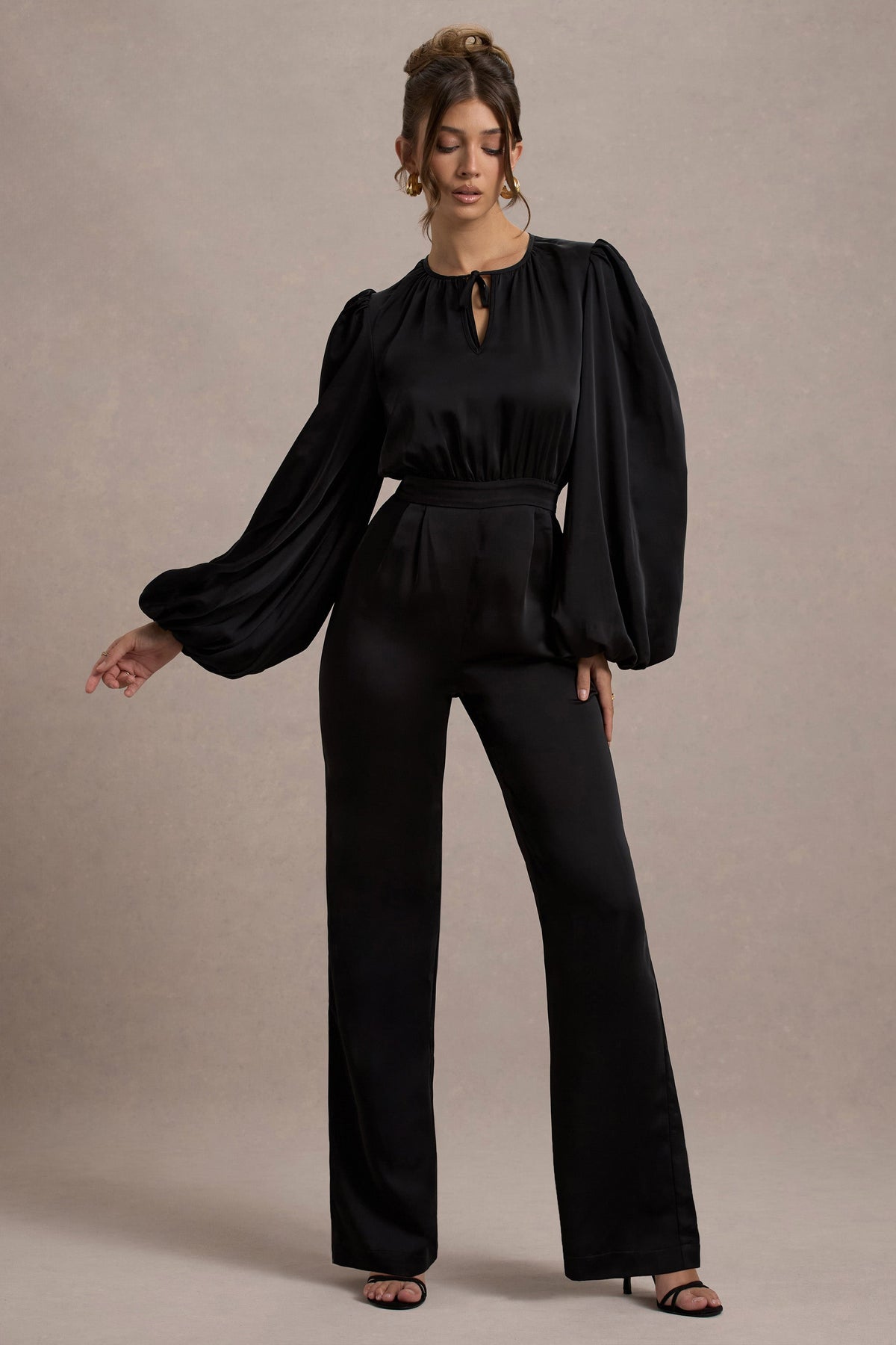 Suzanna | Schwarzer Satin-Jumpsuit mit Puffärmeln und weitem Bein