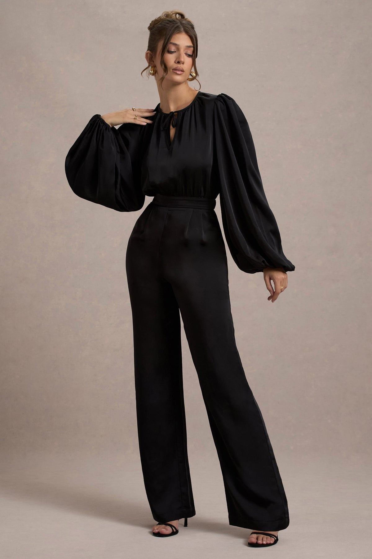 Suzanna | Schwarzer Satin-Jumpsuit mit Puffärmeln und weitem Bein