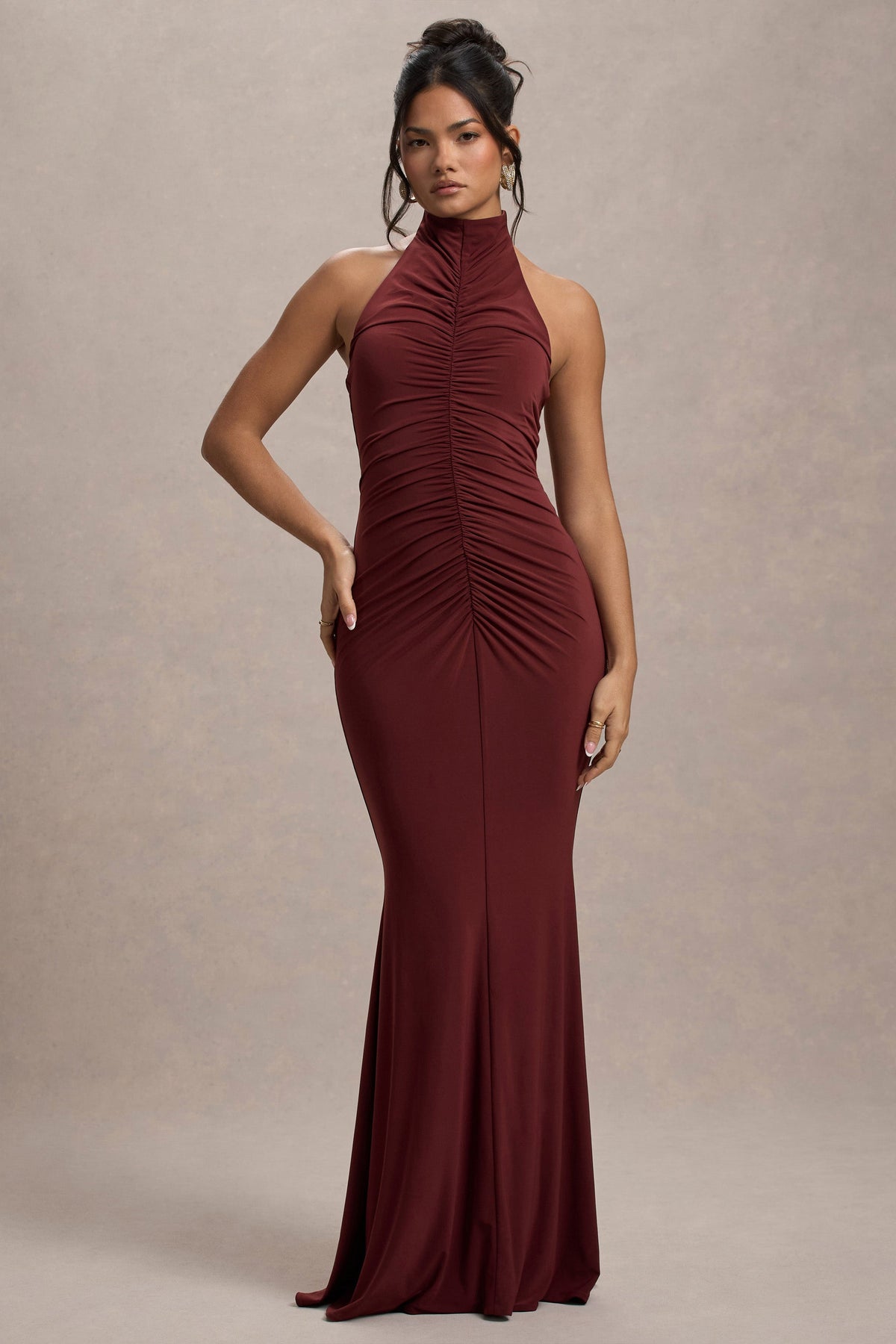 Arietta | Hochgeschlossenes, portfarbenes Maxikleid mit Raffung und Fischschwanz-Schnitt