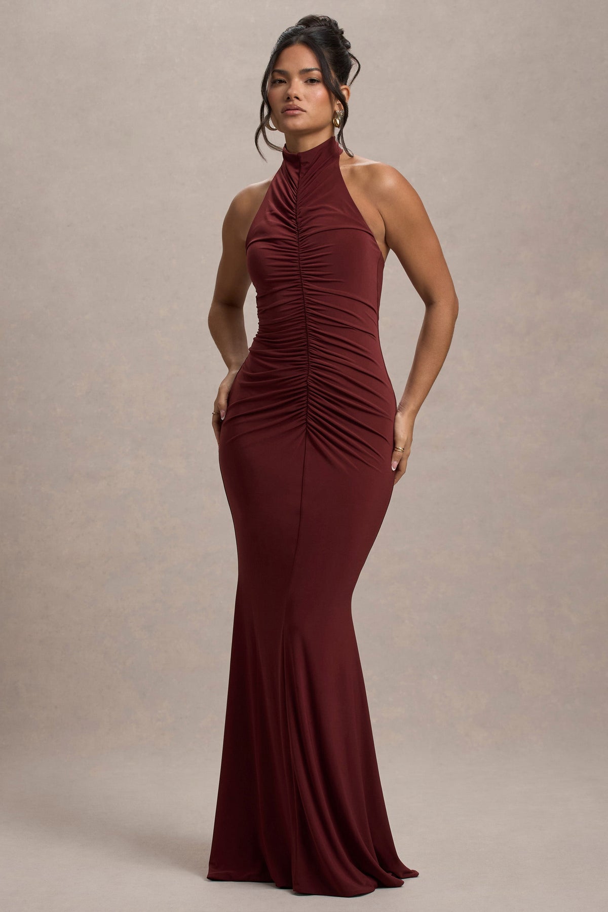 Arietta | Hochgeschlossenes, portfarbenes Maxikleid mit Raffung und Fischschwanz-Schnitt
