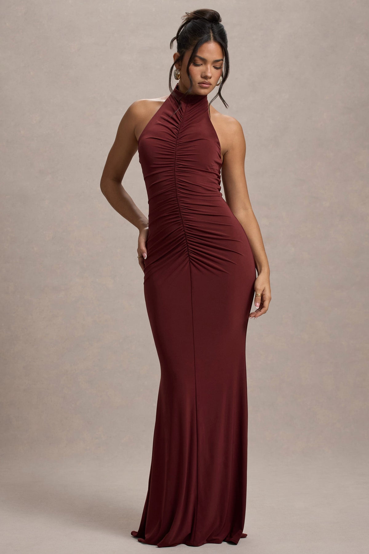 Arietta | Hochgeschlossenes, portfarbenes Maxikleid mit Raffung und Fischschwanz-Schnitt