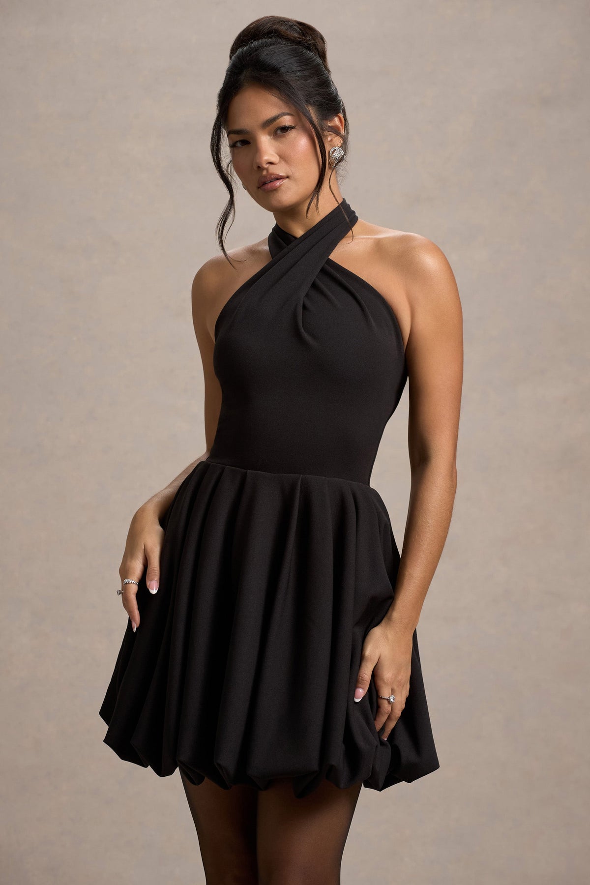 Klytie | Schwarzes Neckholder-Minikleid mit Puffball-Rock