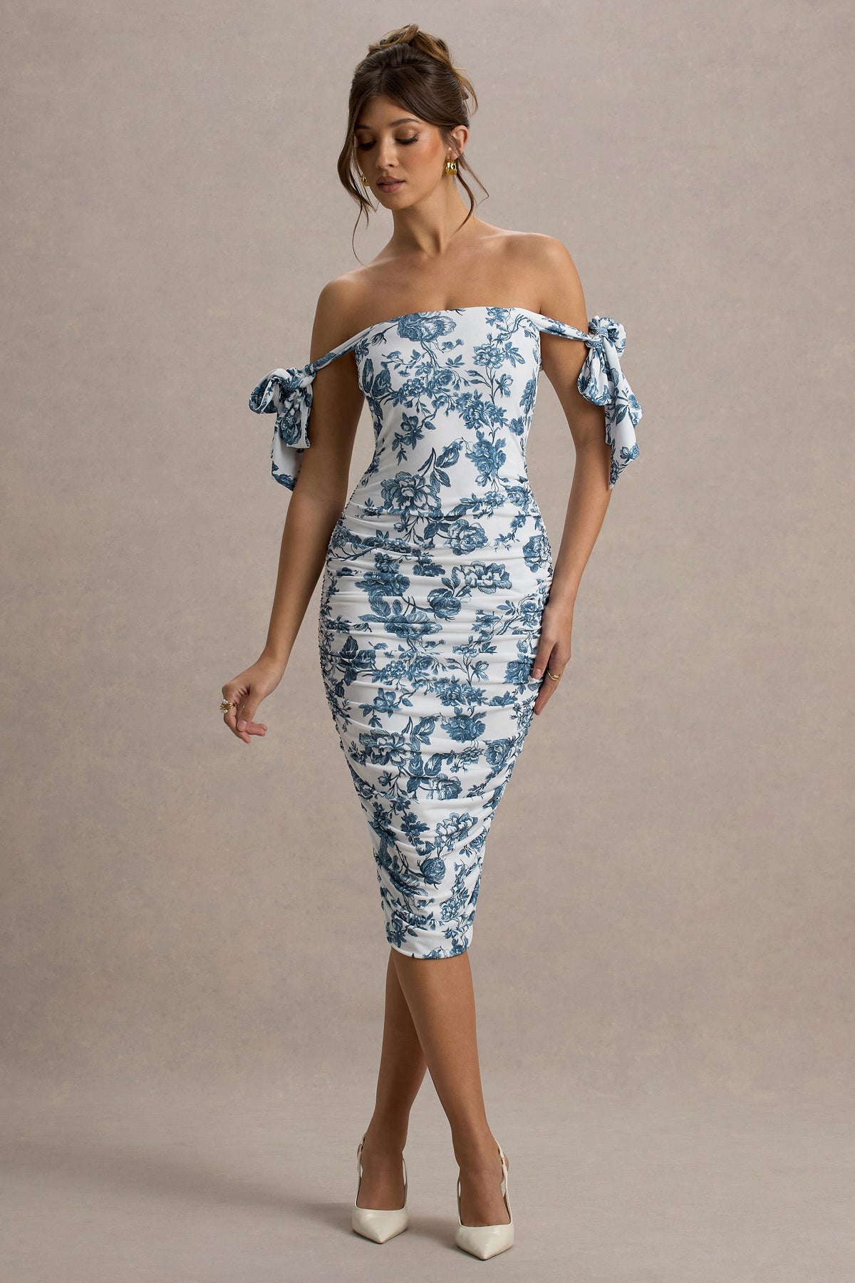 Citrus | Blaues Porzellan-Print Bardot Bodycon Midikleid mit Schleifenärmeln