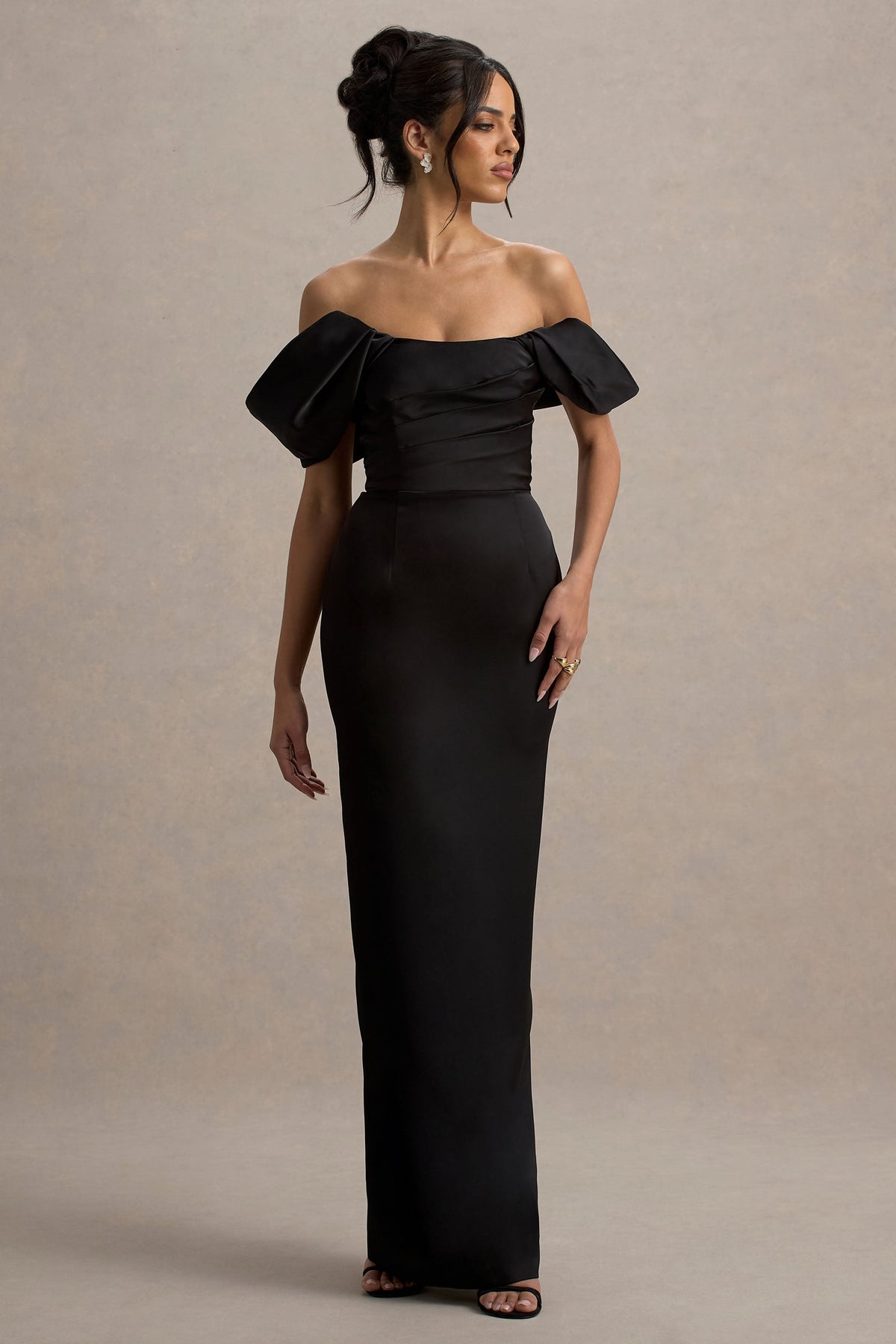 Annita | Schwarzes Satin-Bardot-Maxikleid