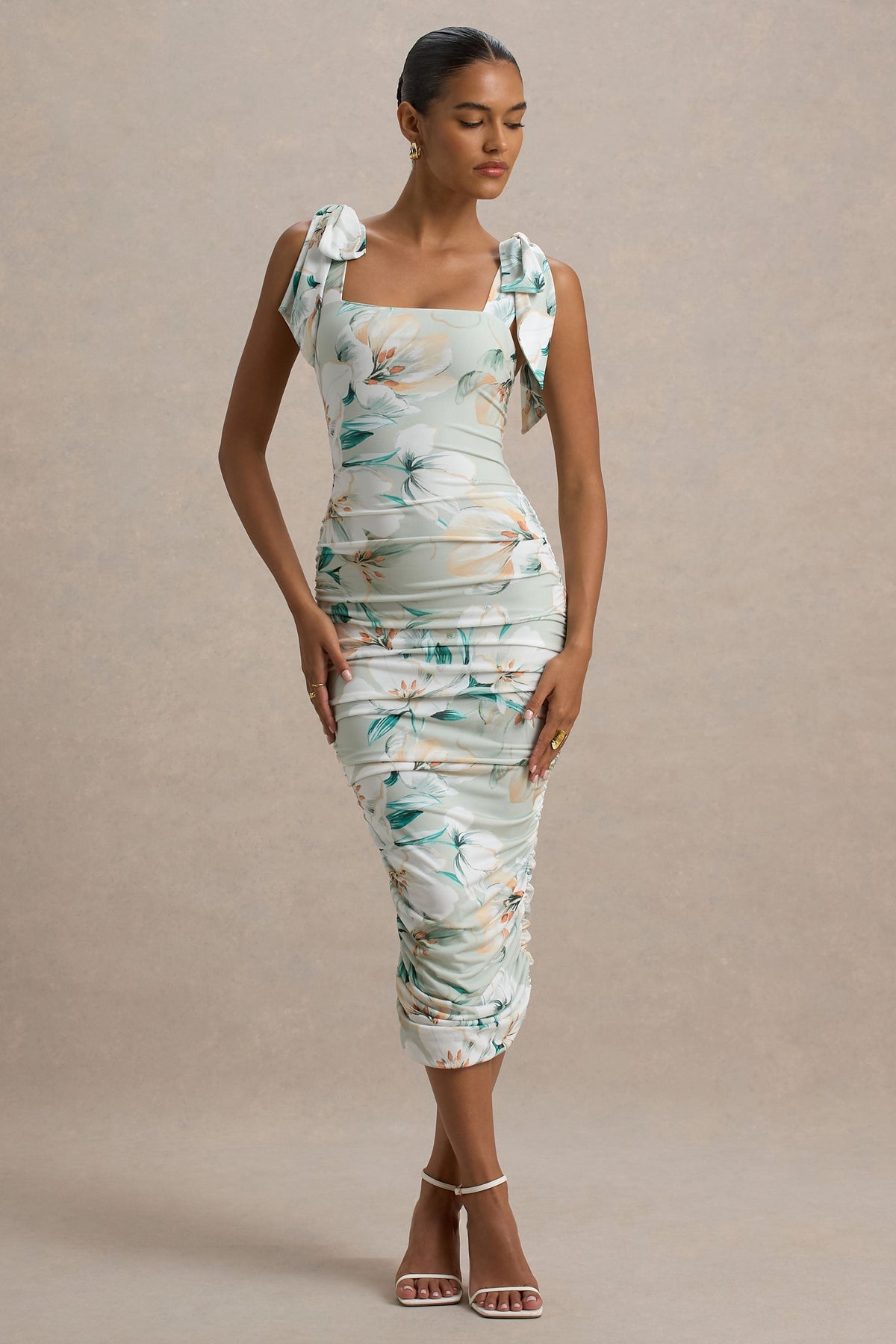 Cordelia | Grünes Bodycon-Midikleid mit Blumenmuster und Schleifen-Trägern