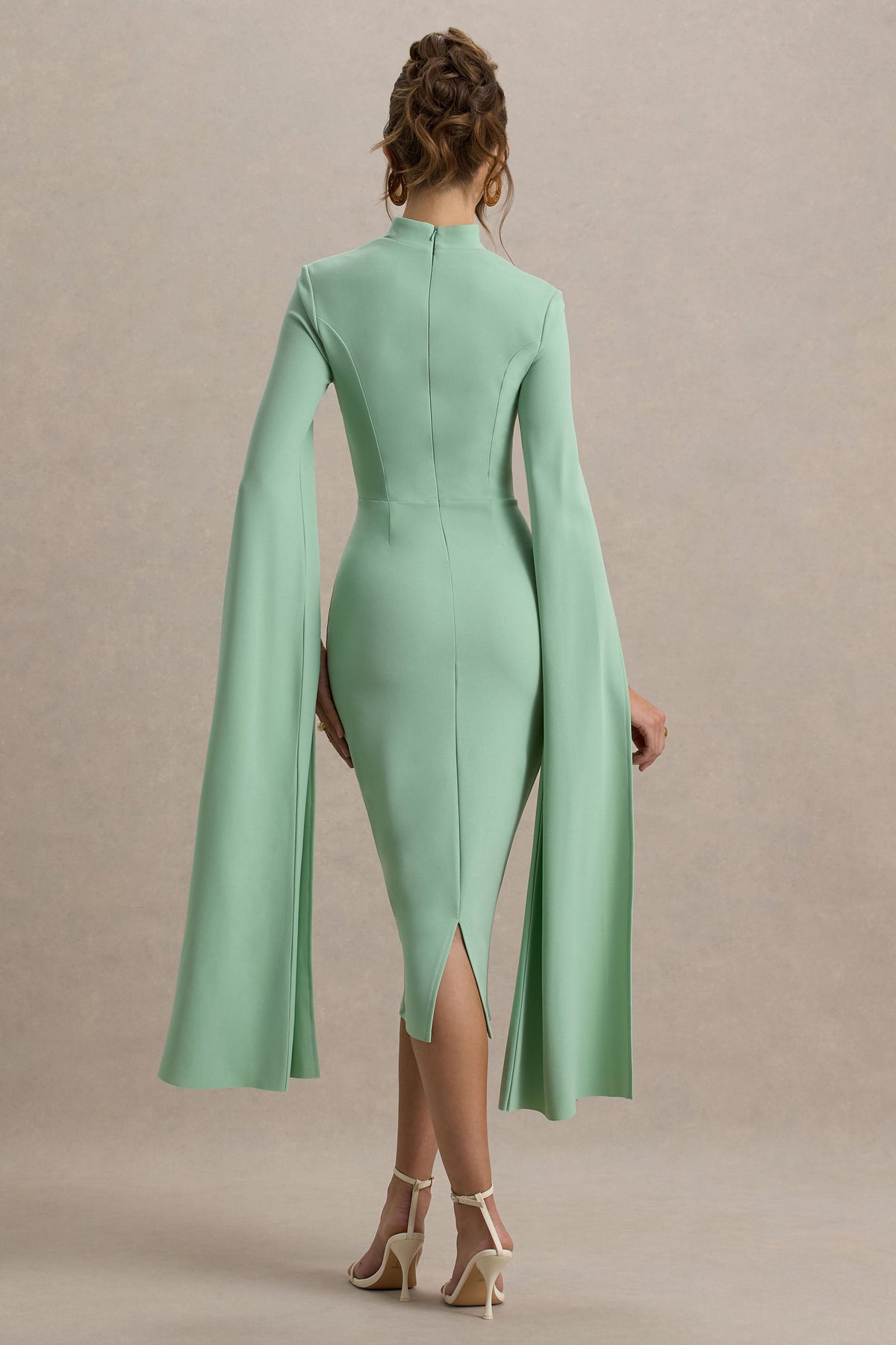 Linden | Hellgrünes Bodycon-Midikleid mit Cape-Ärmeln
