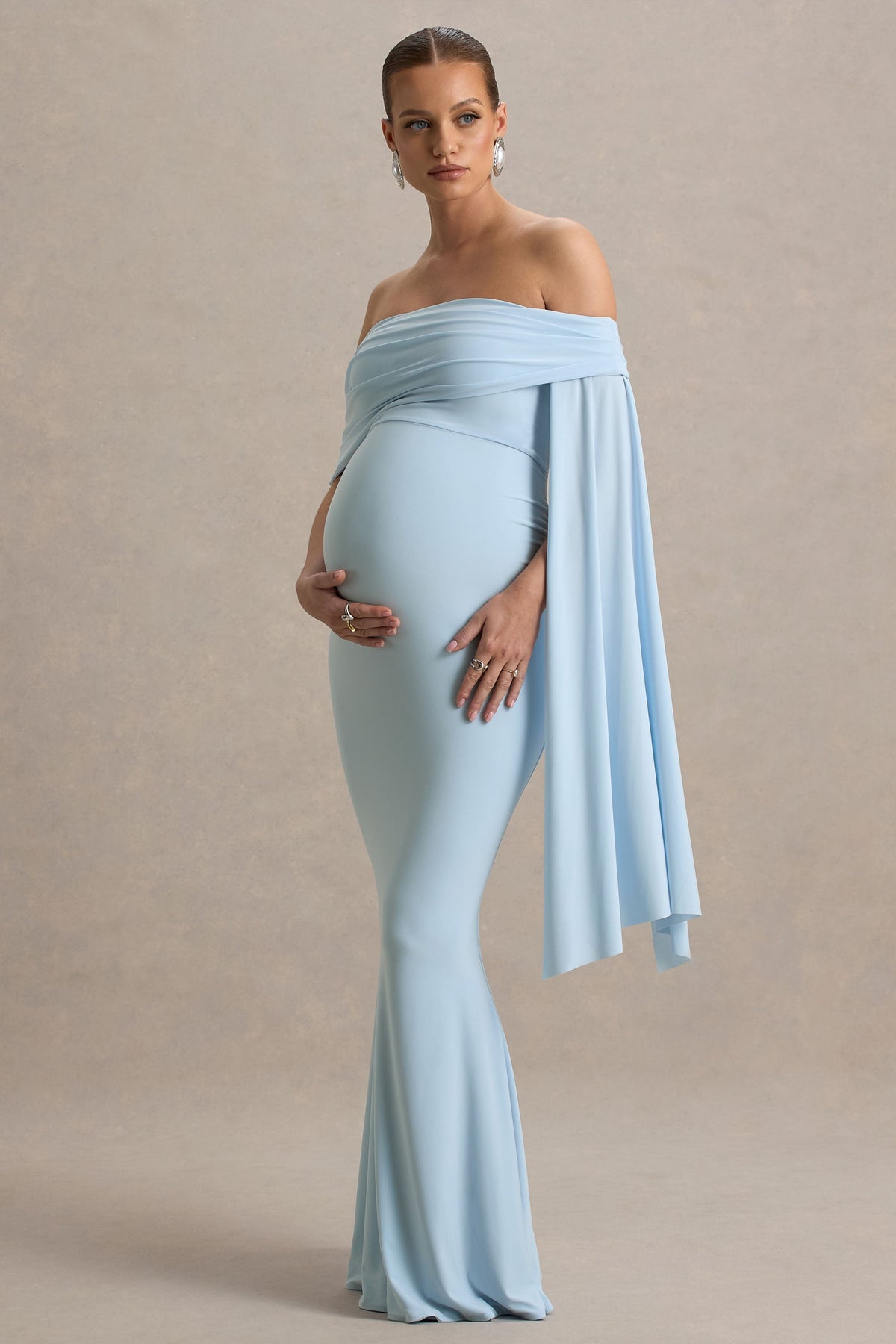 Aquila | Puderblaues Bardot-Umstands-Maxikleid mit Drapierärmeln