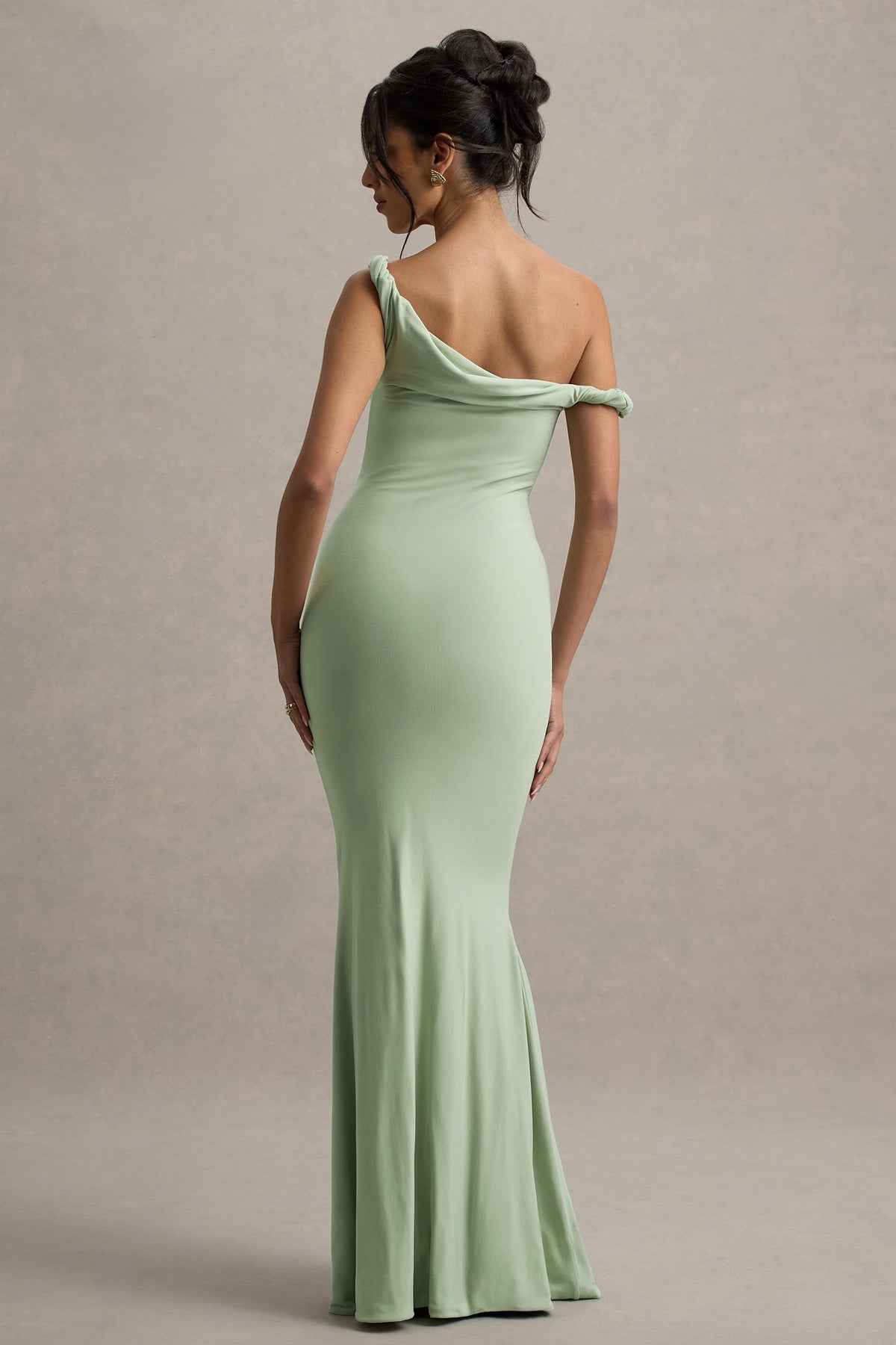 Lita | Hellgrünes, gedrehtes asymmetrisches Maxikleid