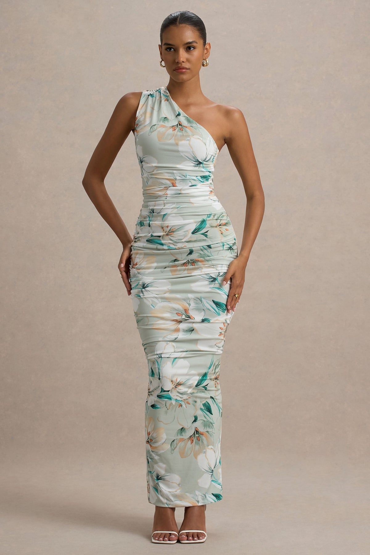 Dalarie | Grünes Maxikleid mit Blumenmuster und einer Schulter im gerafften Design