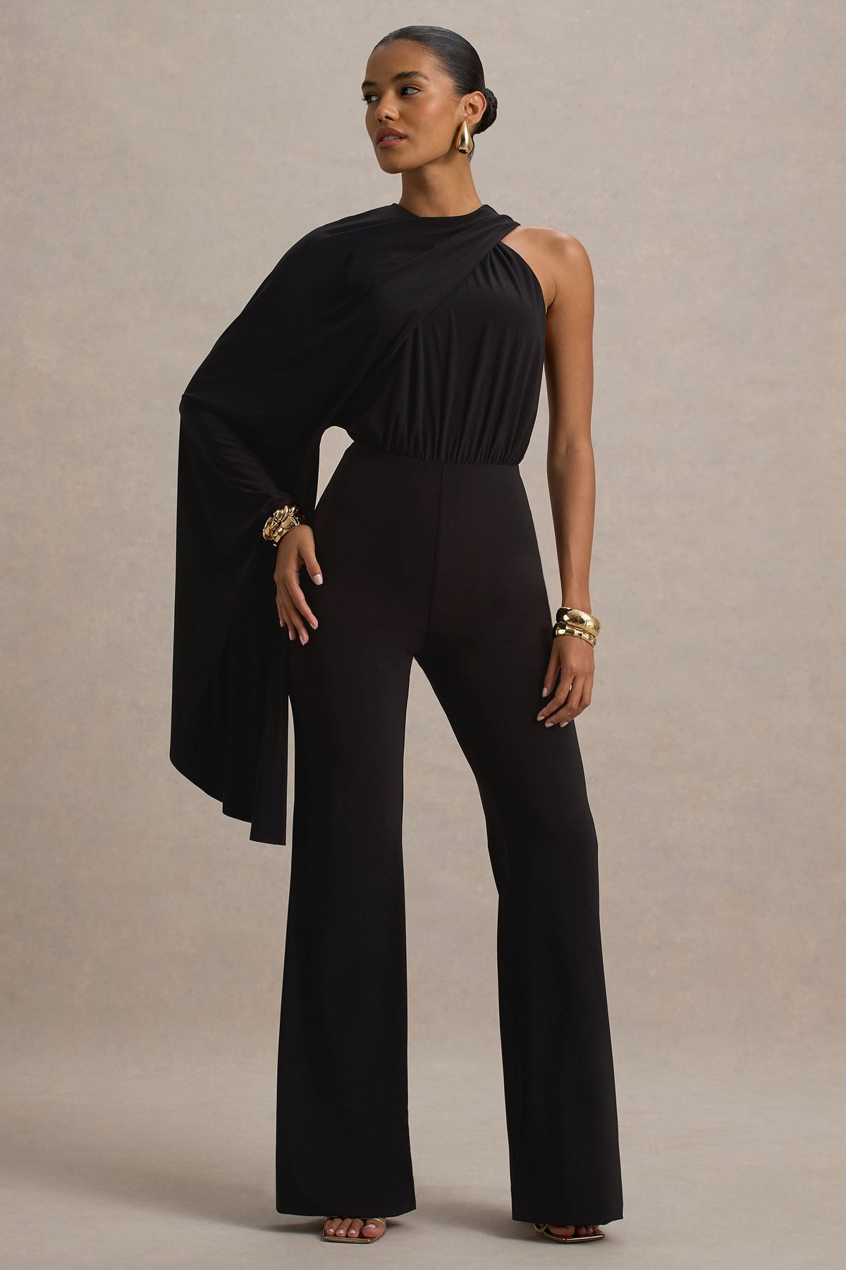 Asra | Schwarzer Jumpsuit mit hohem Kragen, ausgestelltem Bein und Cape-Ärmel