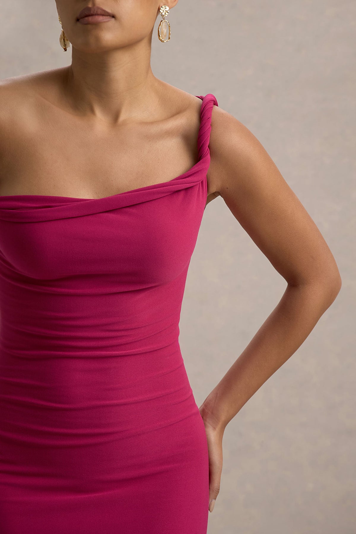 Lita | Hot Pink Asymmetrisches Maxikleid mit verdrehten Details