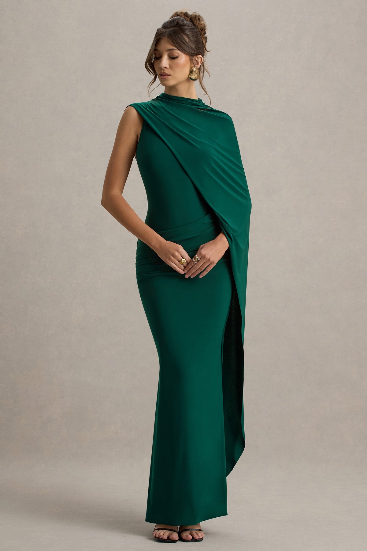 Maeve | Maxikleid mit Flaschengrünen Cape-Ärmeln und Drapierung