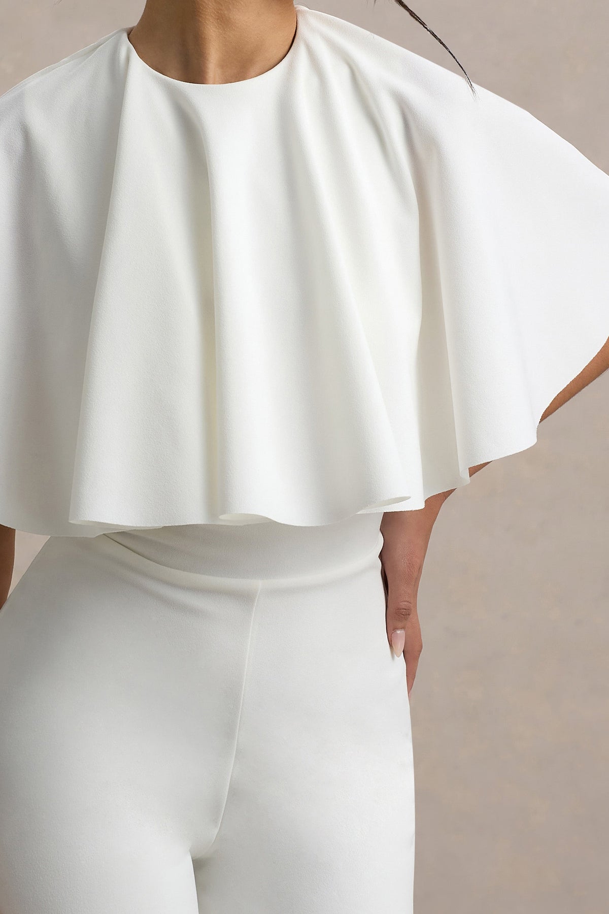 Leanna | Weißer Jumpsuit mit geradem Bein und Umhang