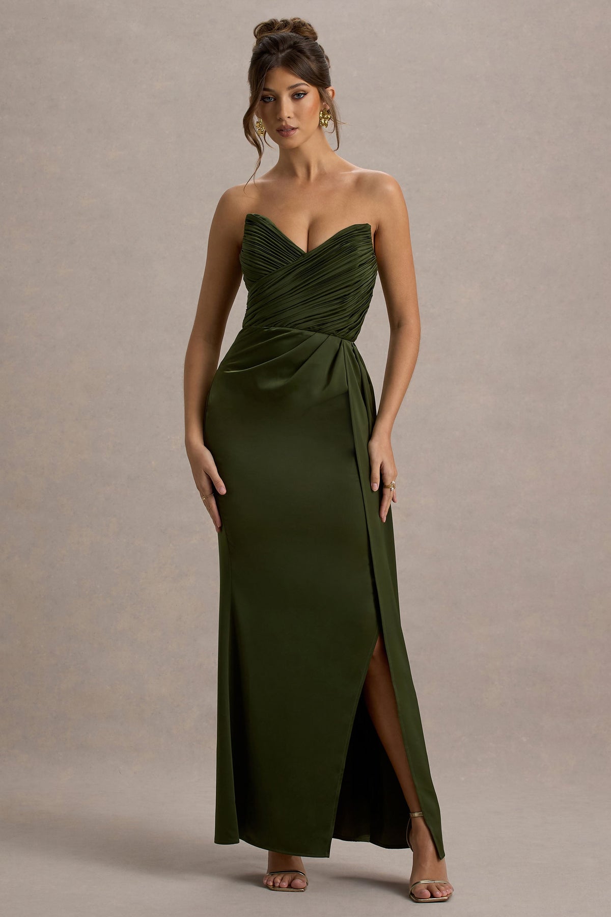 Edel | Olivgrünes trägerloses Satin-Maxikleid mit Drapierung