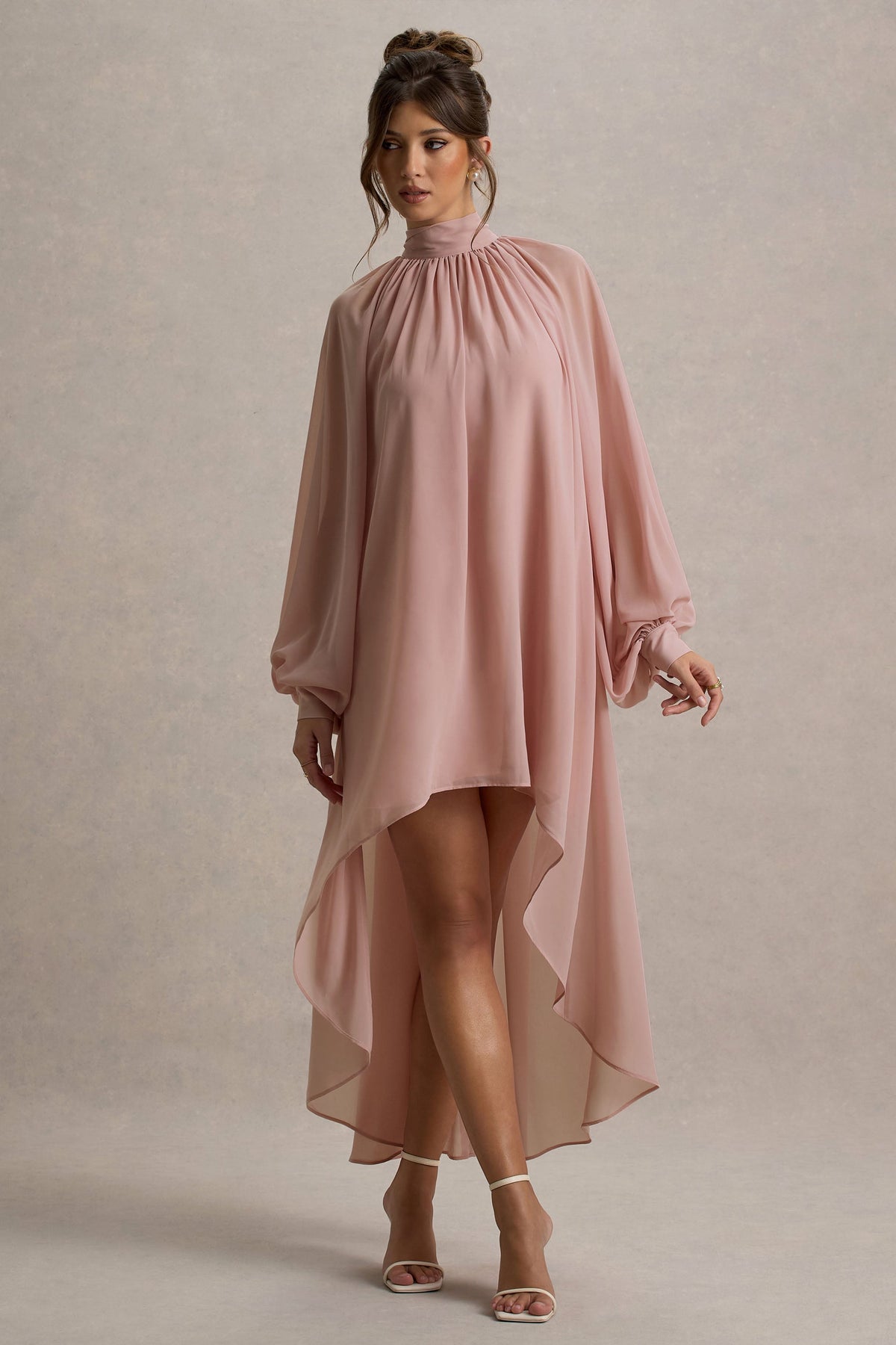 Delphia | Blassrosa Maxikleid mit hohem Kragen und High-Low-Saum