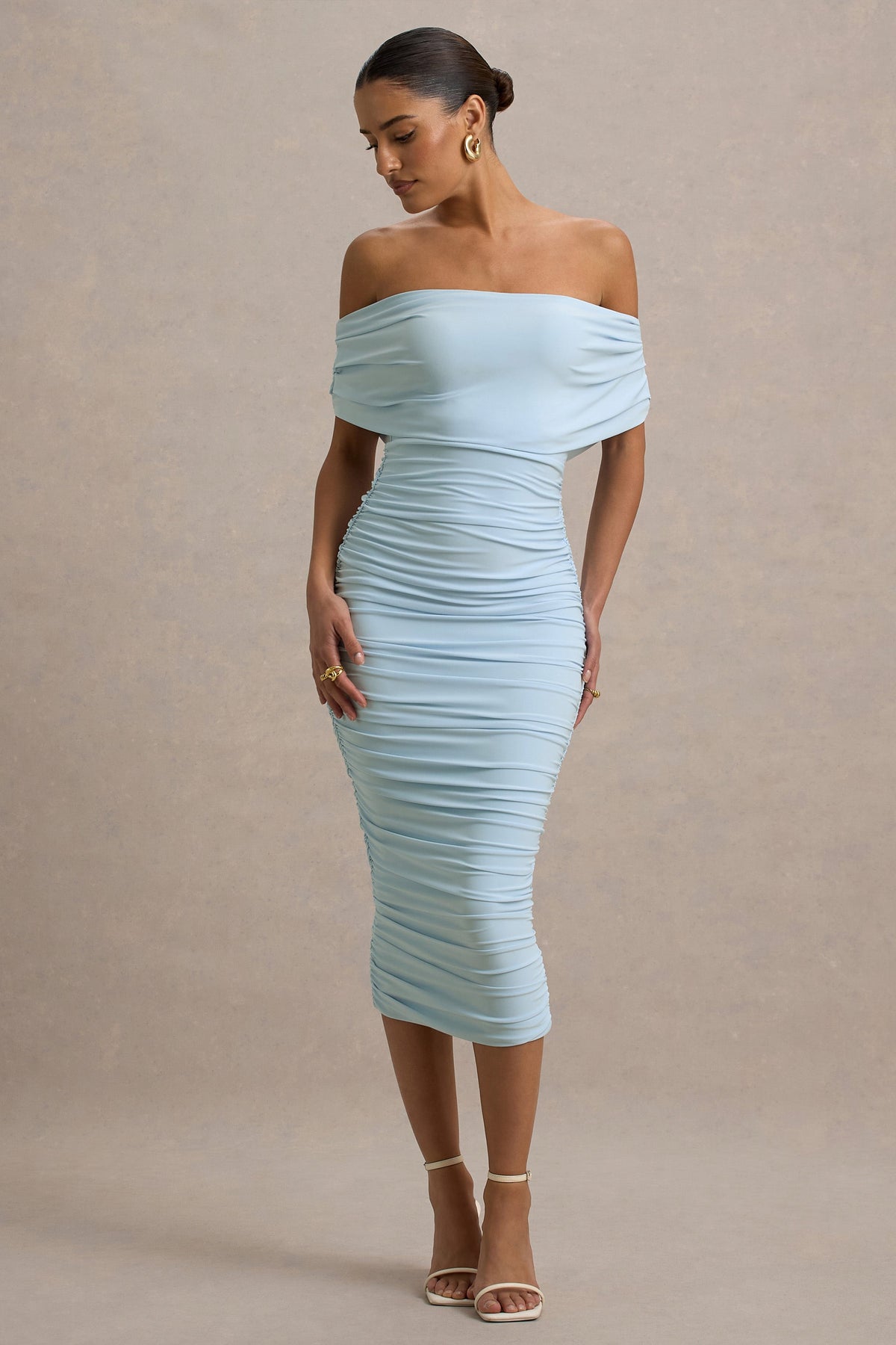Rayleigh | Puderblaues Bardot-Midikleid mit Raffung