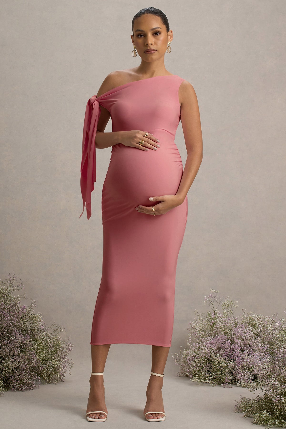 Katarine | Rosa asymmetrisches Umstands-Midikleid mit Knoten.