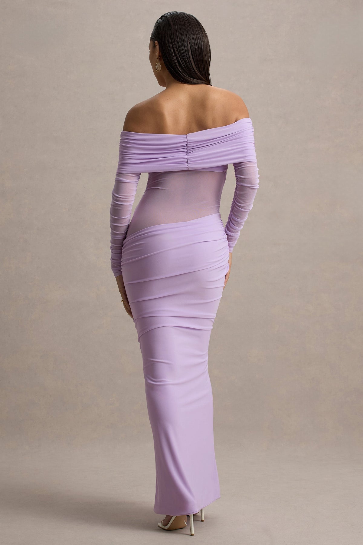Belamour | Lavendelfarbenes, halb-transparentes Bardot-Maxikleid mit Raffungen