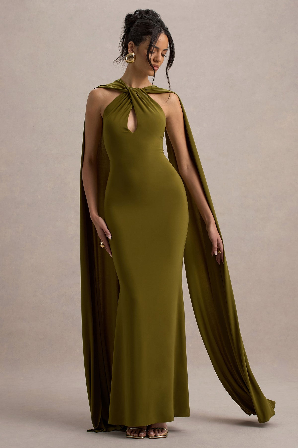 Rhoda | Grünes Maxi-Kleid mit Twist-Halter und Cape