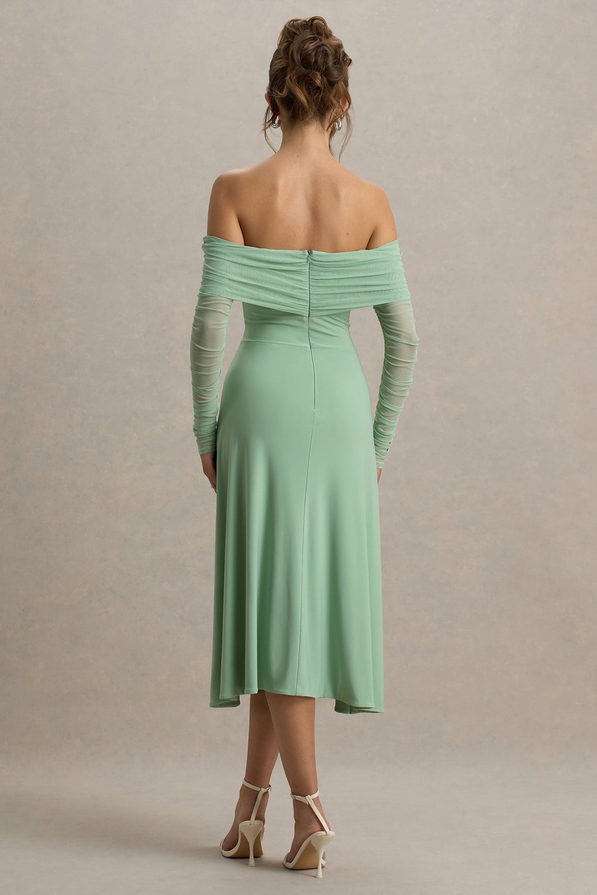 Flatter Me | Hellgrünes Bardot-Midikleid mit Mesh-Ärmeln