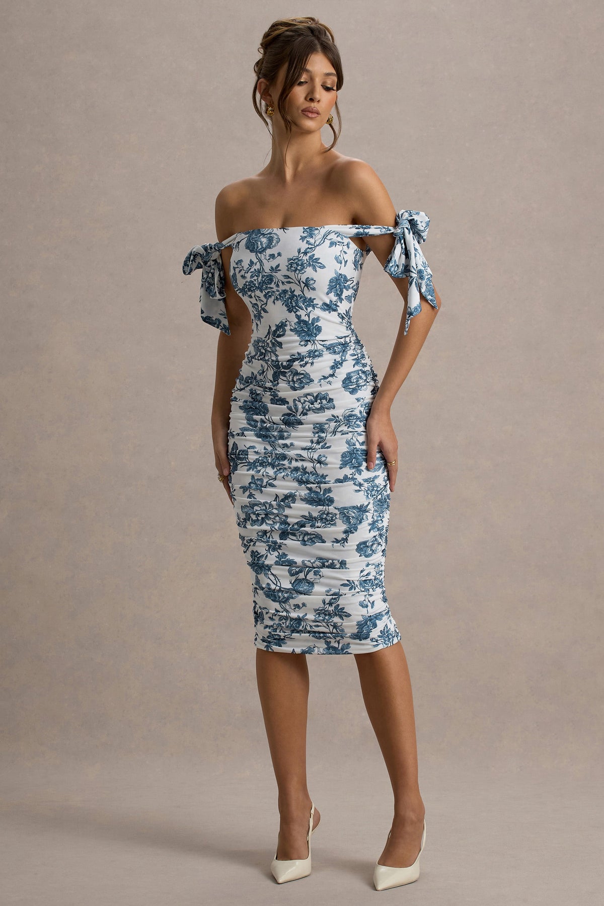 Citrus | Blaues Porzellan-Print Bardot Bodycon Midikleid mit Schleifenärmeln