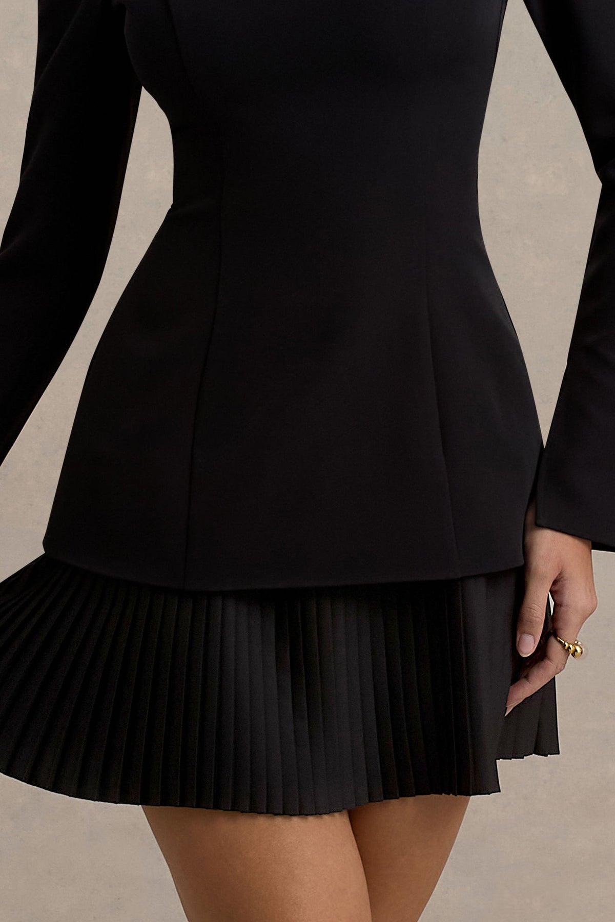 Athena | Schwarzes Minikleid mit langen Ärmeln und Plissé-Saum