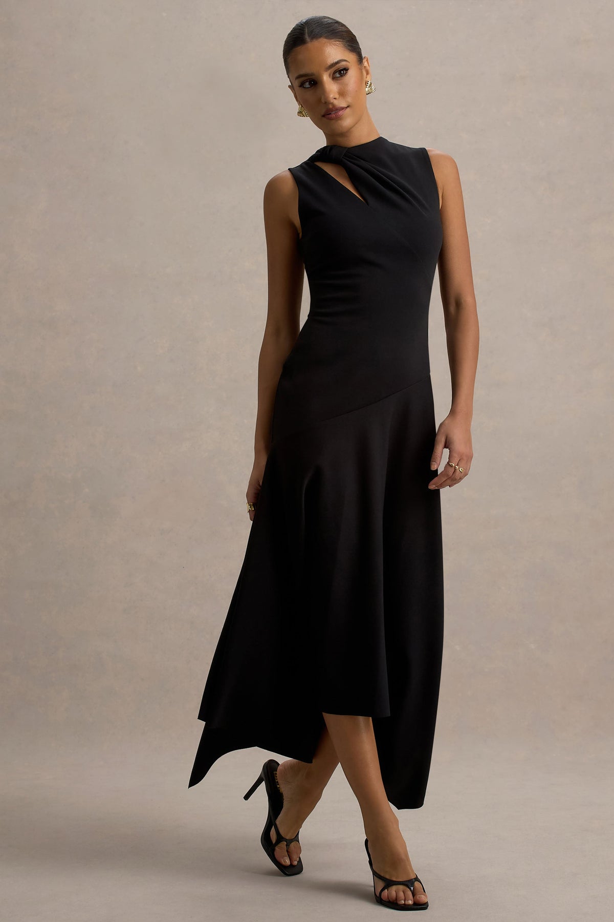 Francesca | Schwarzes Midikleid mit Knoten und Taschentuchsaum.