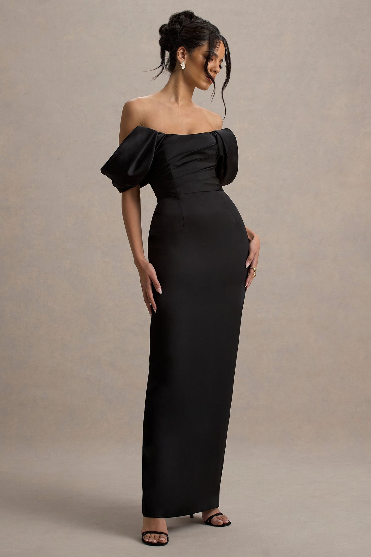 Annita | Schwarzes Satin-Bardot-Maxikleid