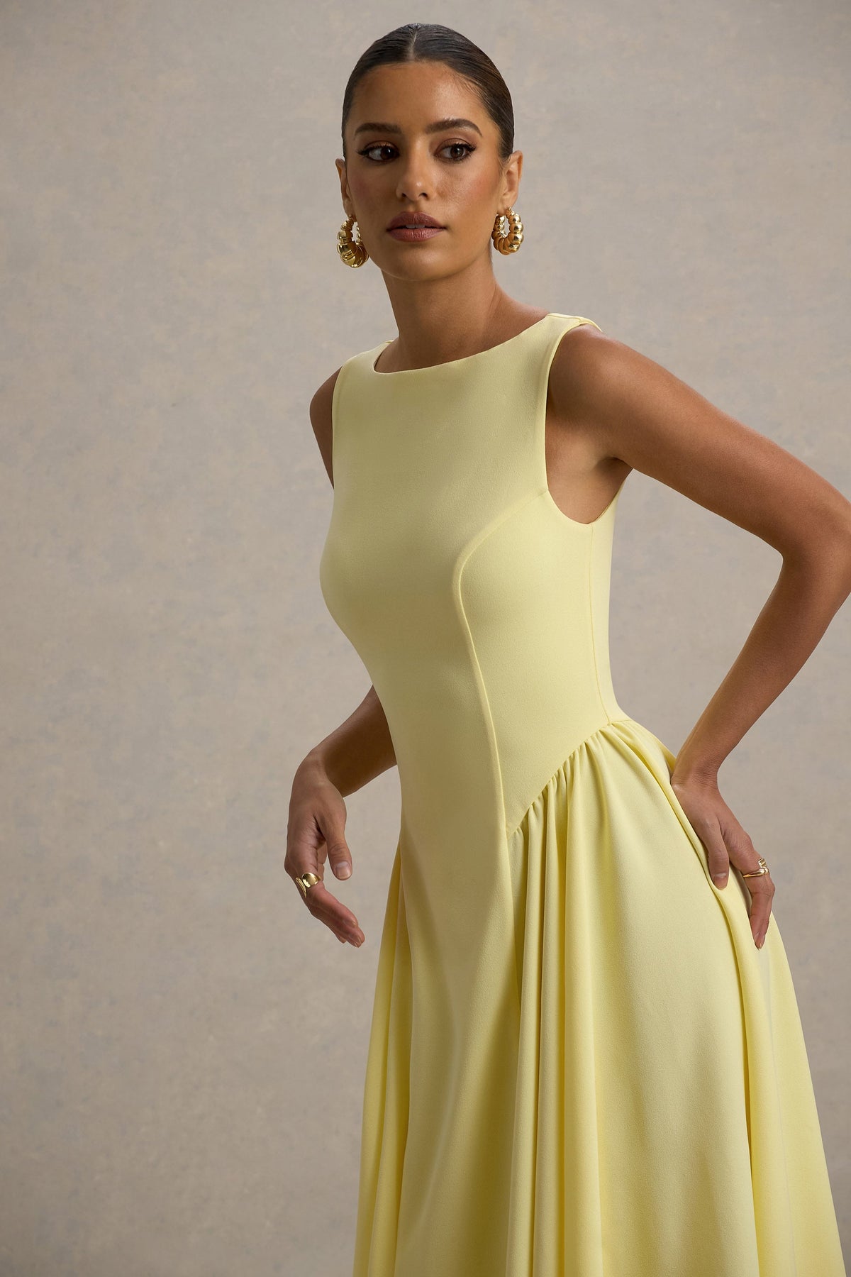 Muriel | Lemonfarbenes Midikleid mit U-Boot-Ausschnitt und voluminiertem Saum